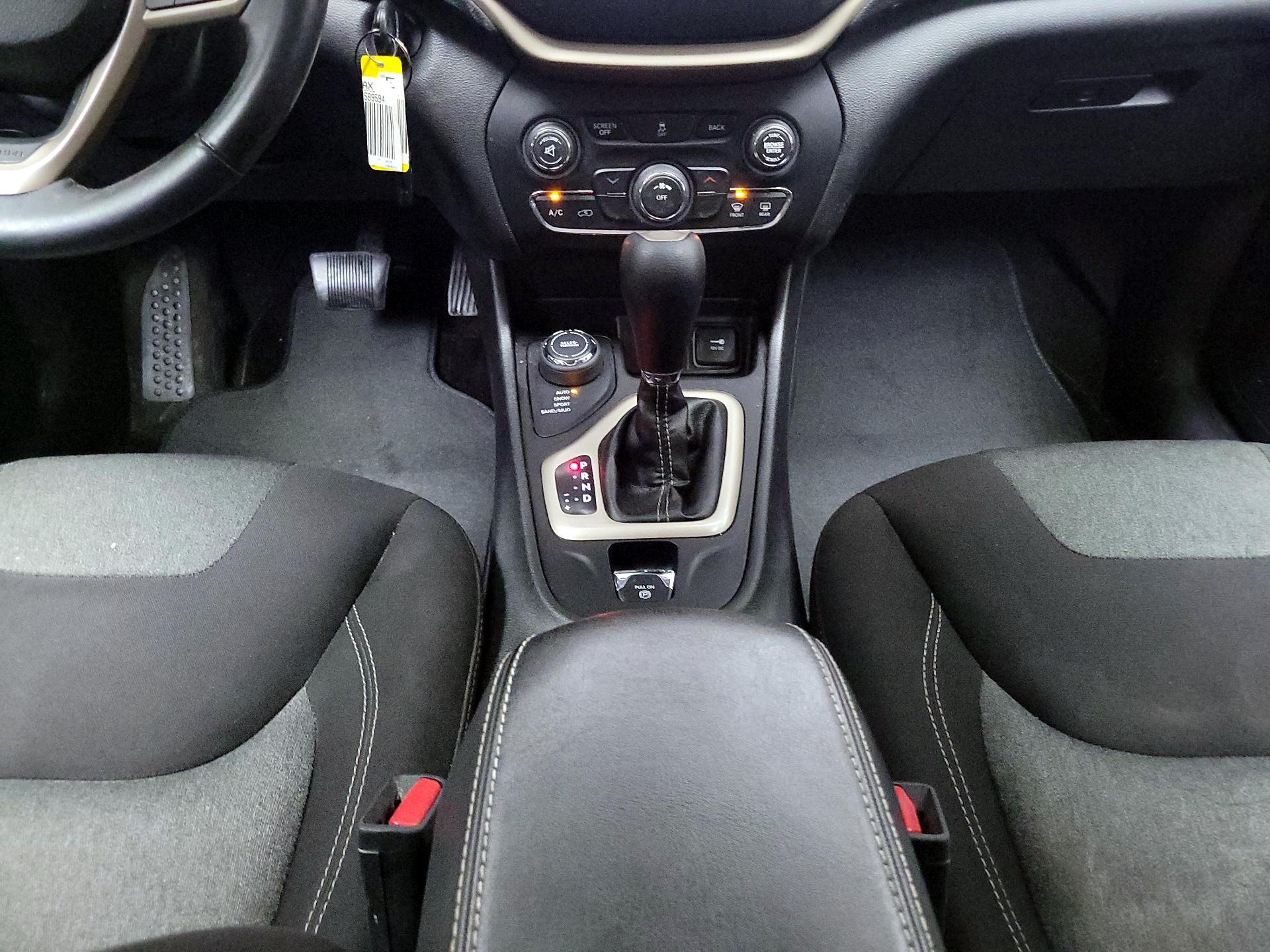 Thumbnail: 2017 Jeep Cherokee - 16