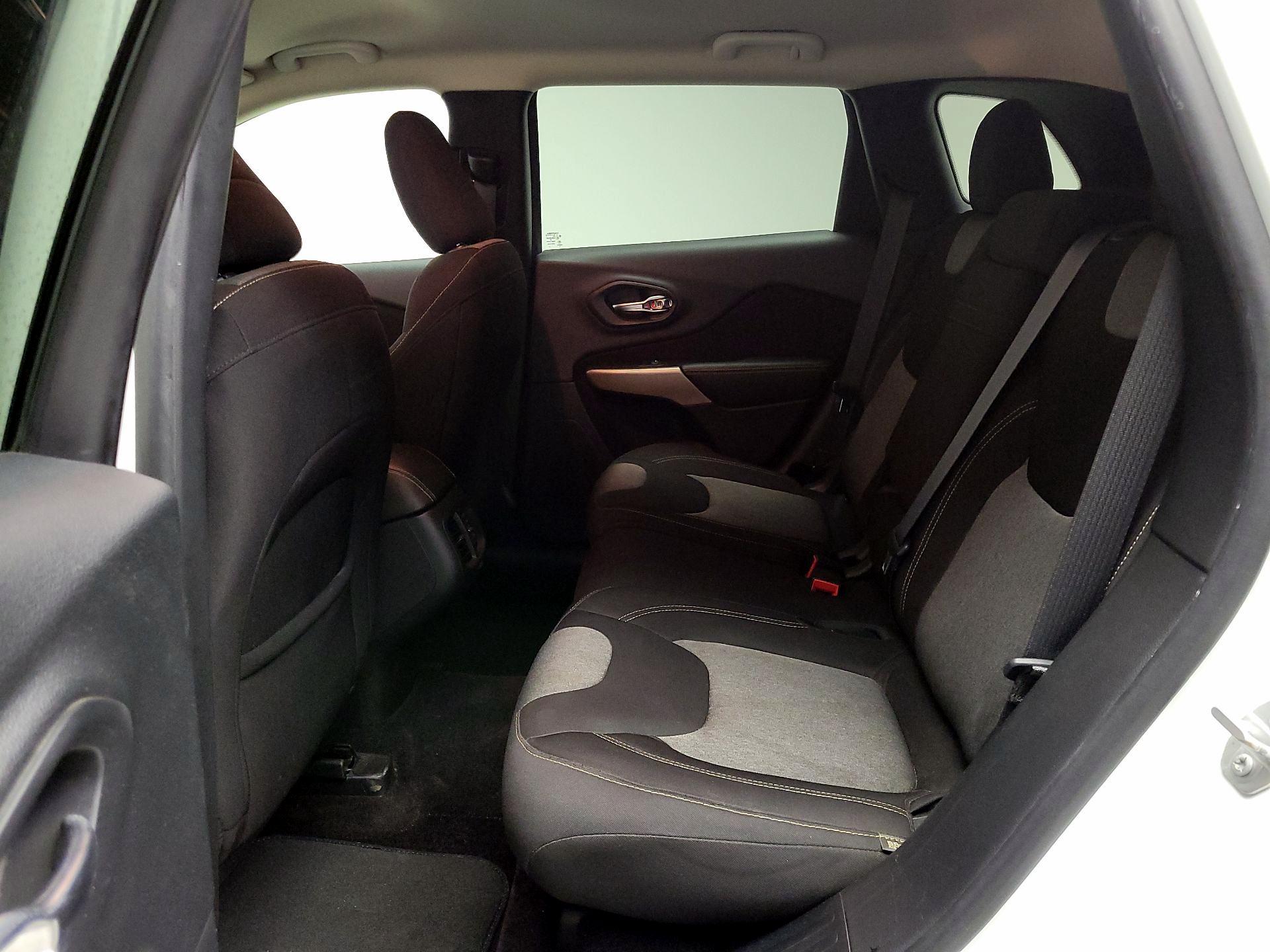 Thumbnail: 2017 Jeep Cherokee - 18