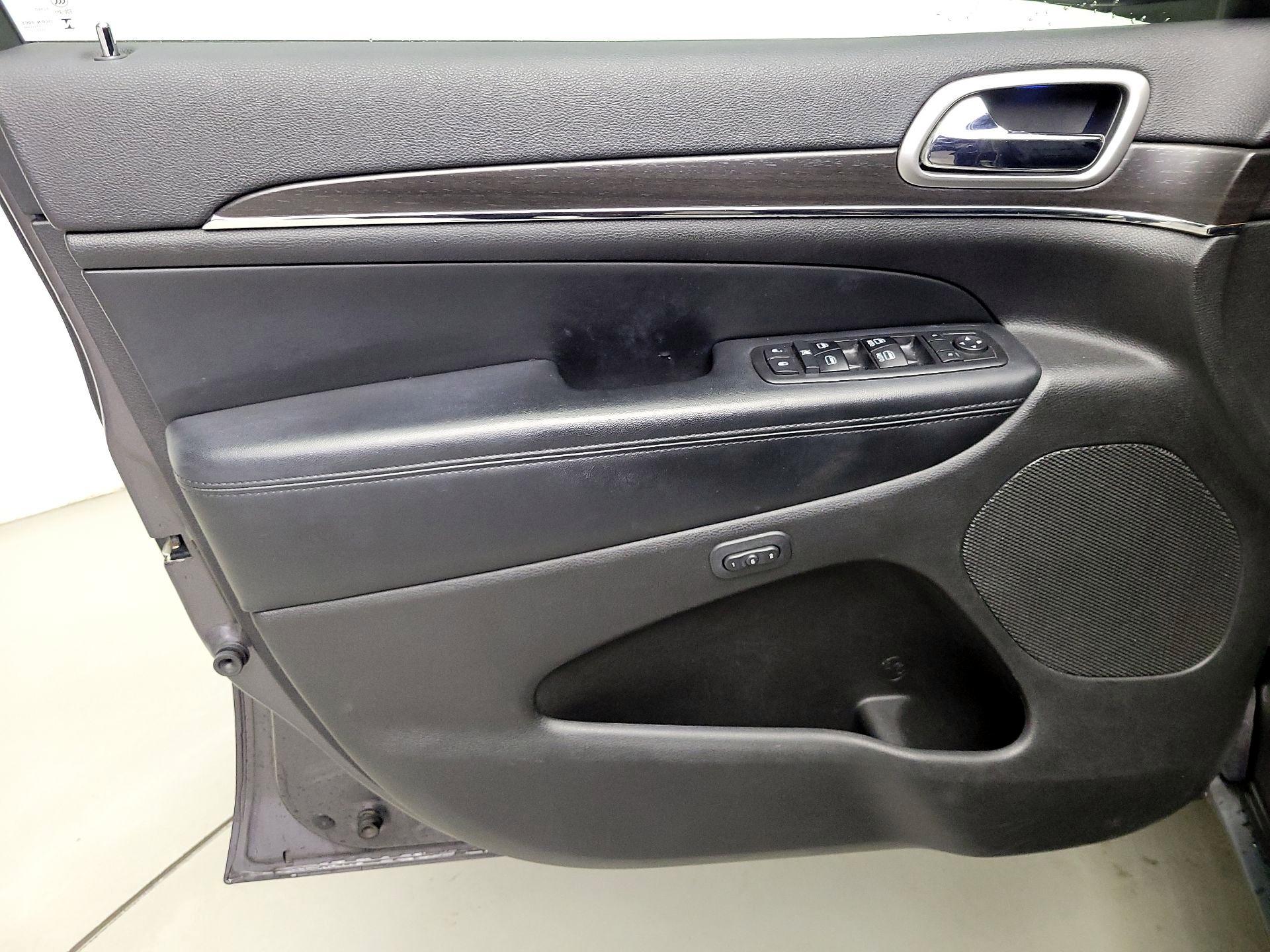 Thumbnail: 2018 Jeep Grand Cherokee - 12