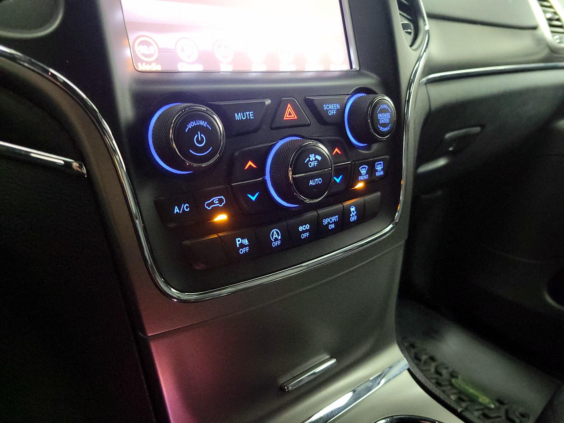 Thumbnail: 2018 Jeep Grand Cherokee - 17