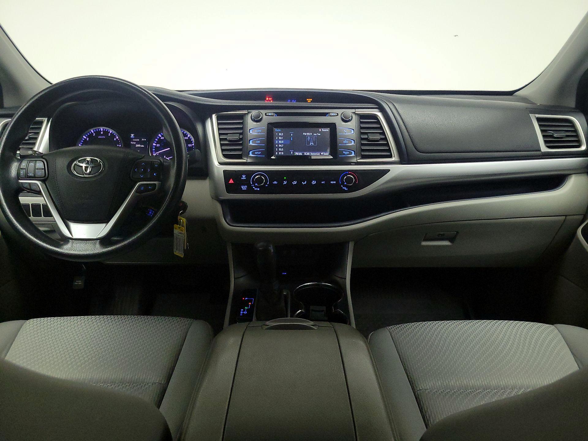 Thumbnail: 2017 Toyota Highlander - 9