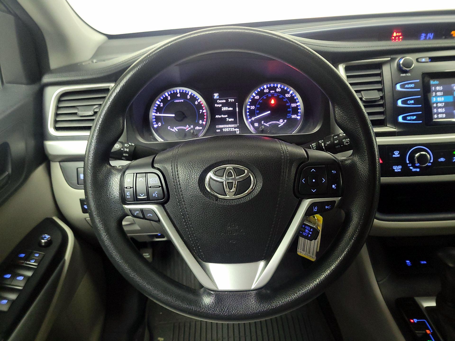 Thumbnail: 2017 Toyota Highlander - 10