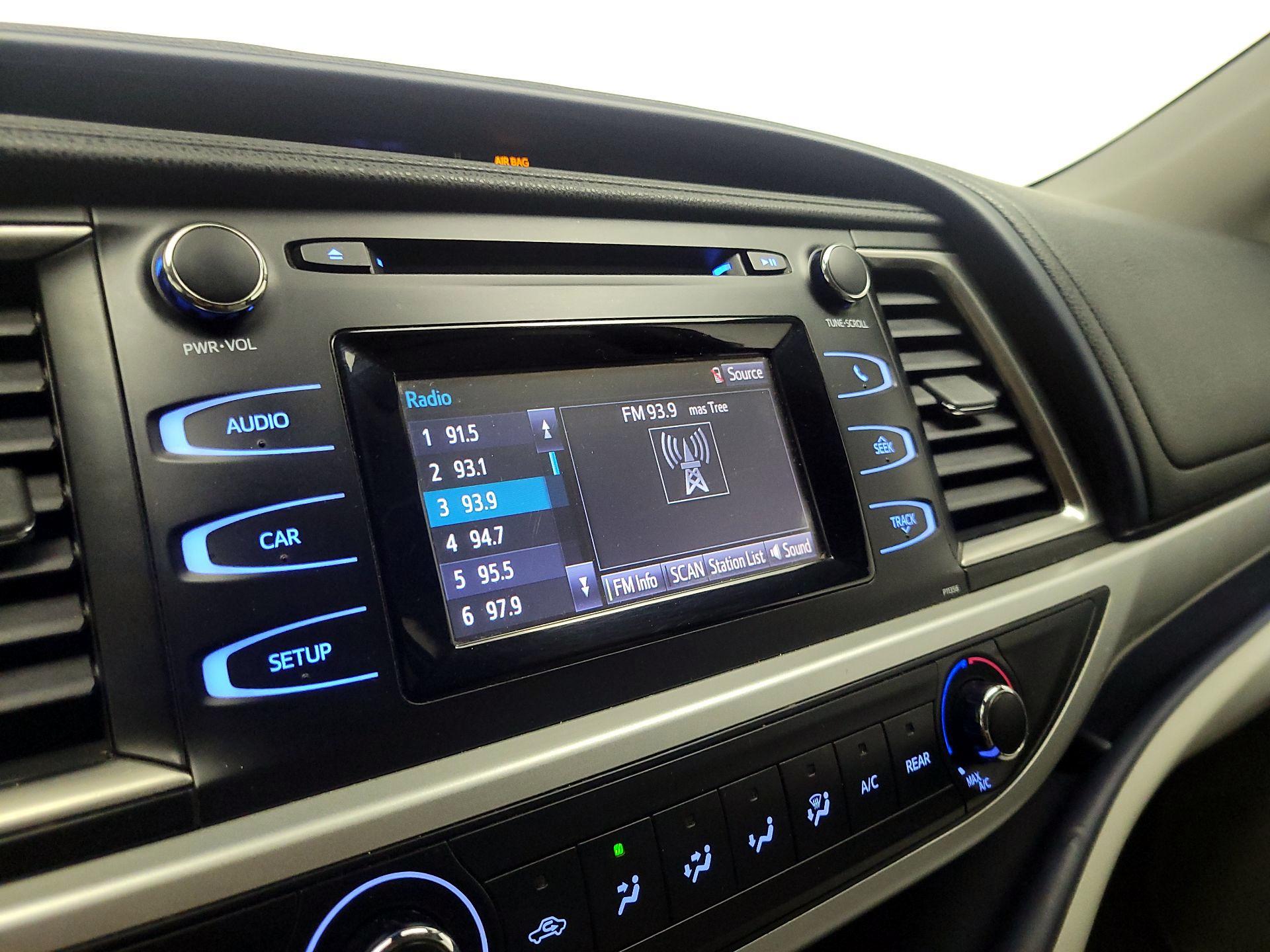 Thumbnail: 2017 Toyota Highlander - 15