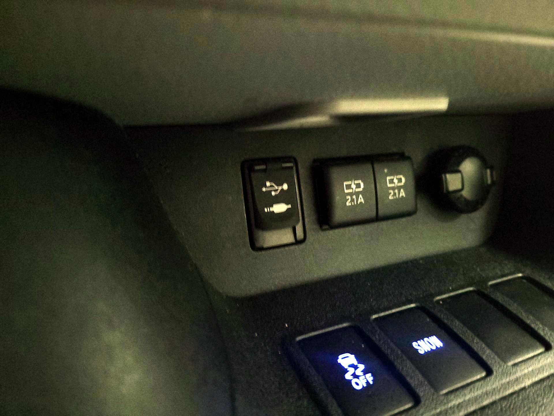 Thumbnail: 2017 Toyota Highlander - 18