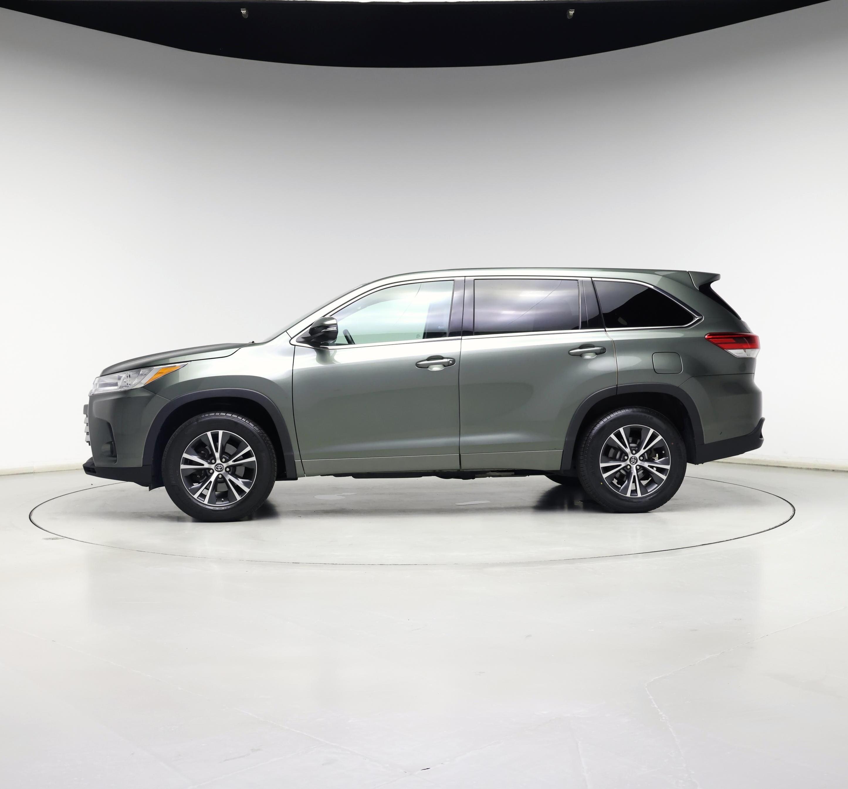 Thumbnail: 2017 Toyota Highlander - 3