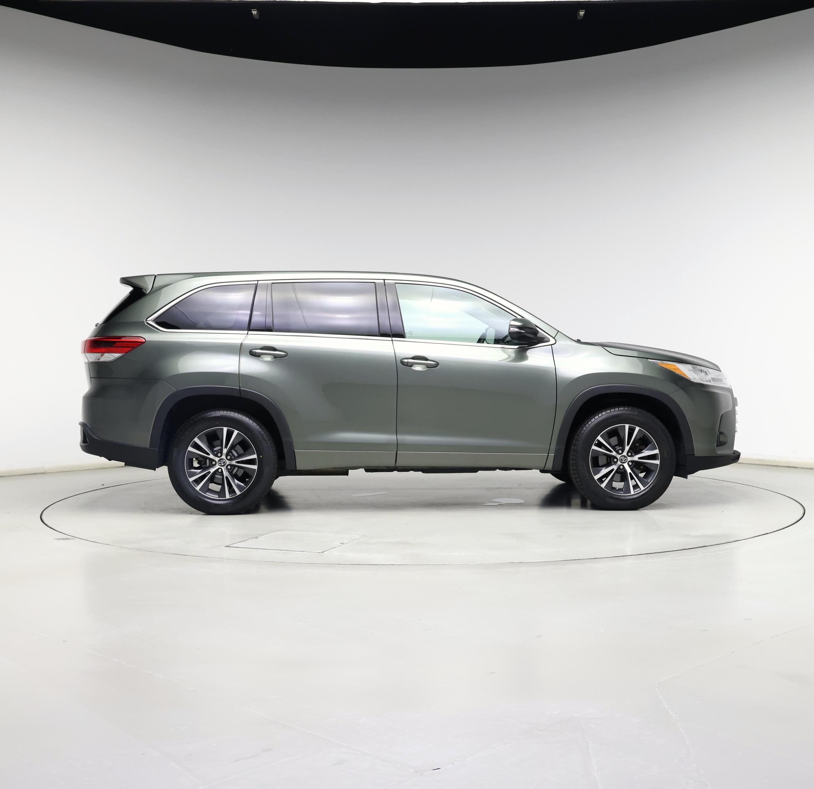 Thumbnail: 2017 Toyota Highlander - 7