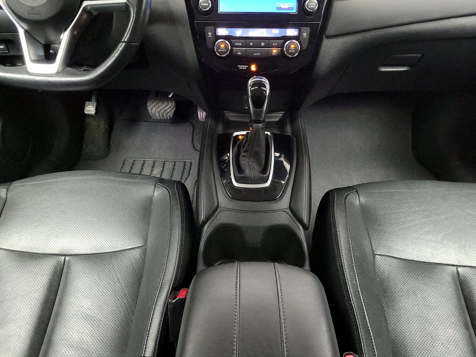 Thumbnail: 2017 Nissan Rogue - 18