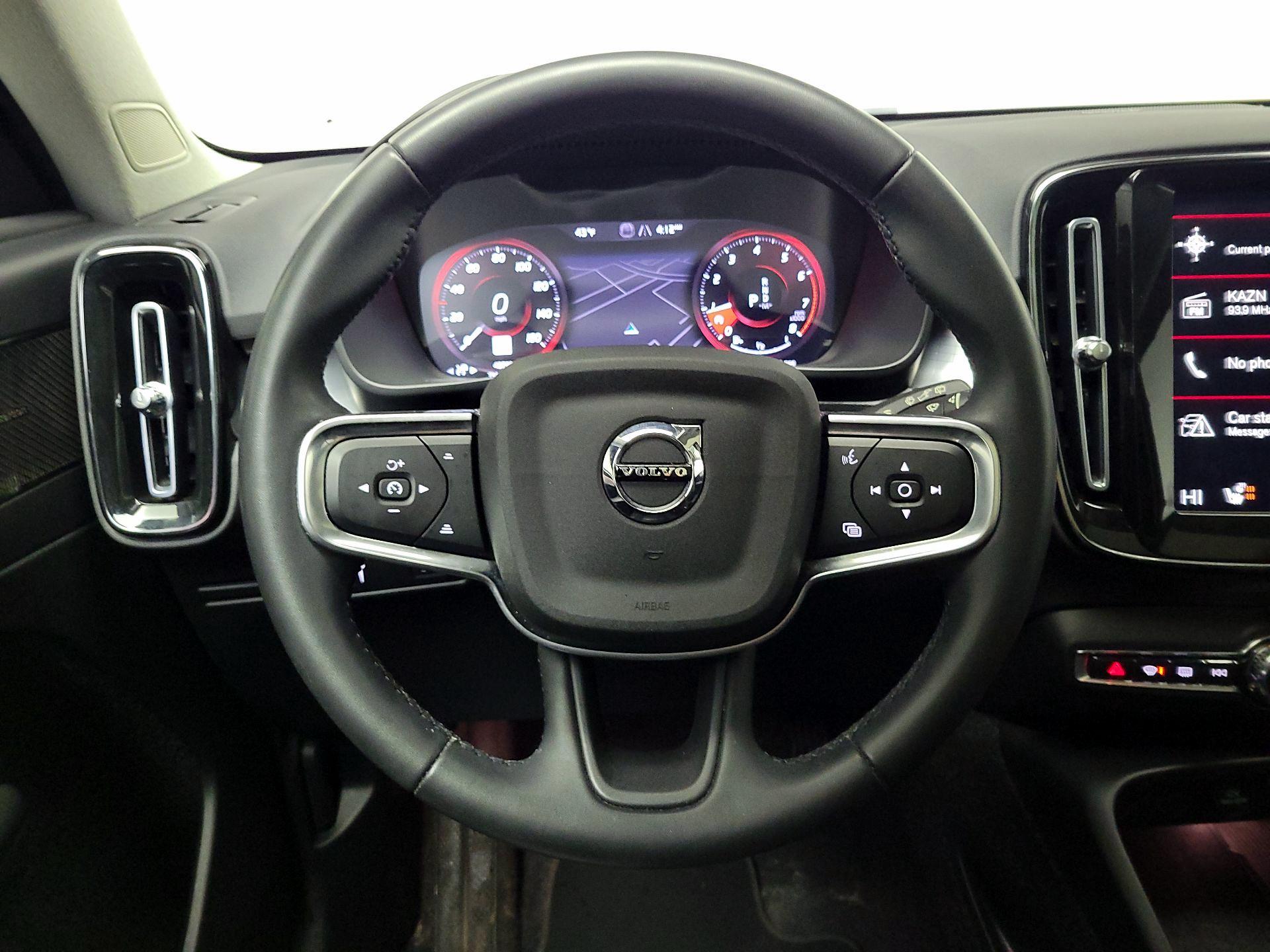 Thumbnail: 2022 Volvo XC40 - 10