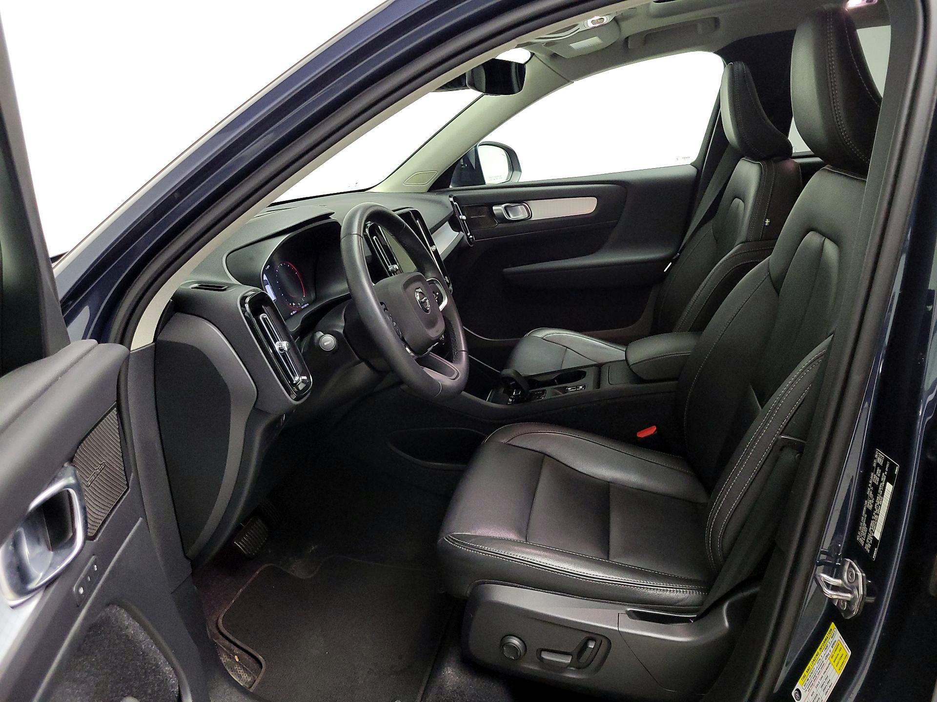 Thumbnail: 2022 Volvo XC40 - 11