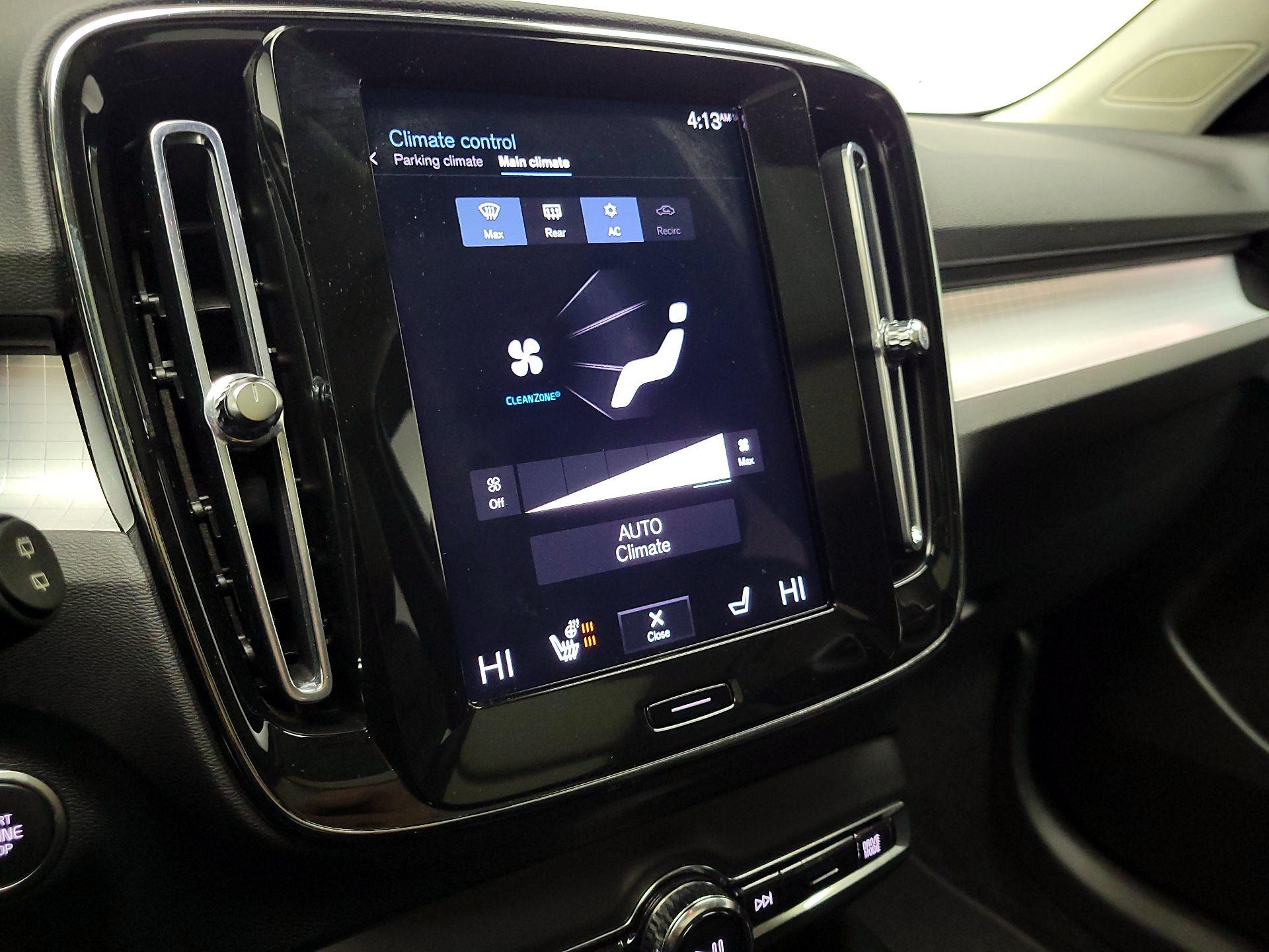 Thumbnail: 2022 Volvo XC40 - 17