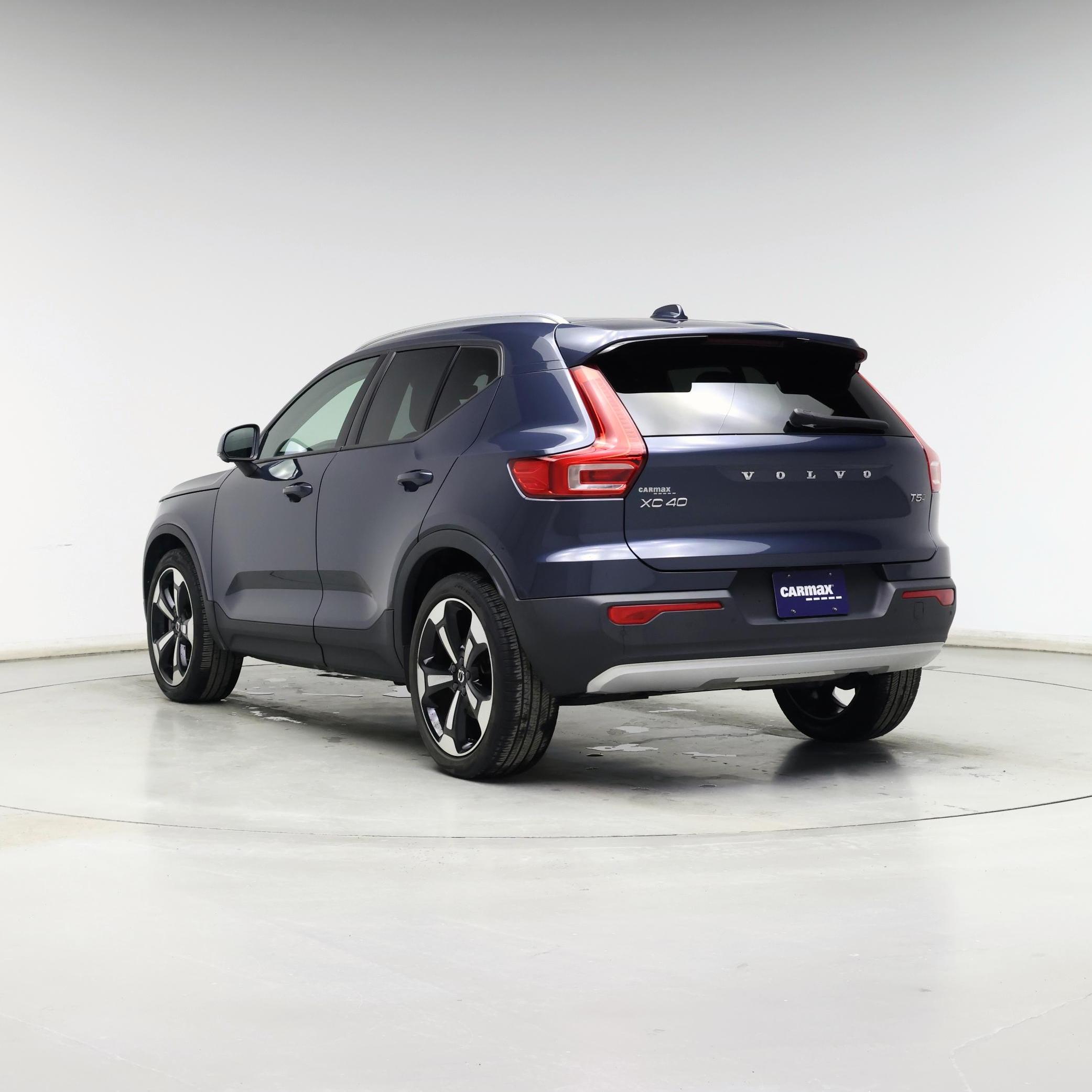 Thumbnail: 2022 Volvo XC40 - 2