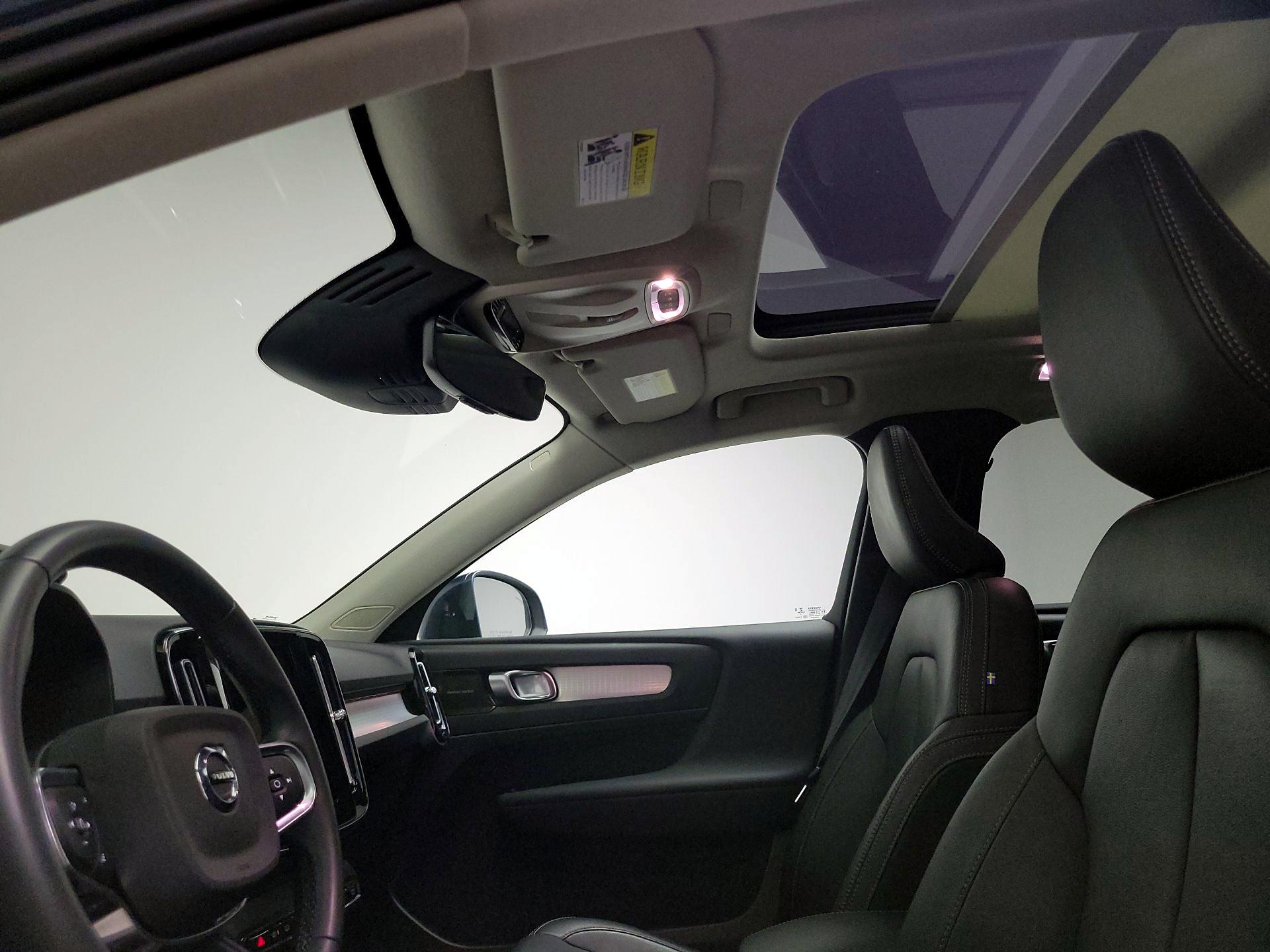 Thumbnail: 2022 Volvo XC40 - 20