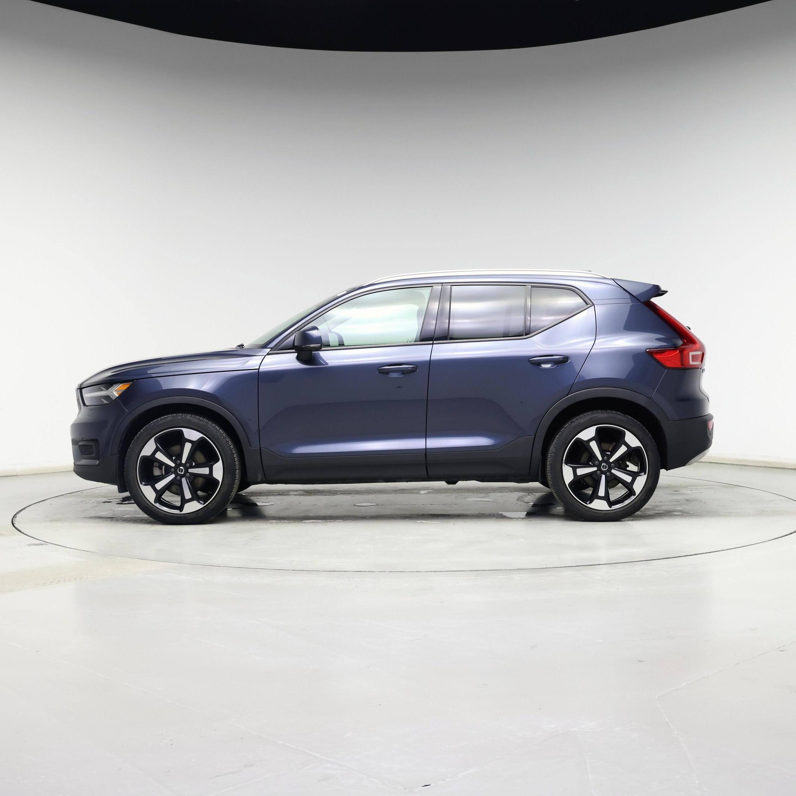 Thumbnail: 2022 Volvo XC40 - 3