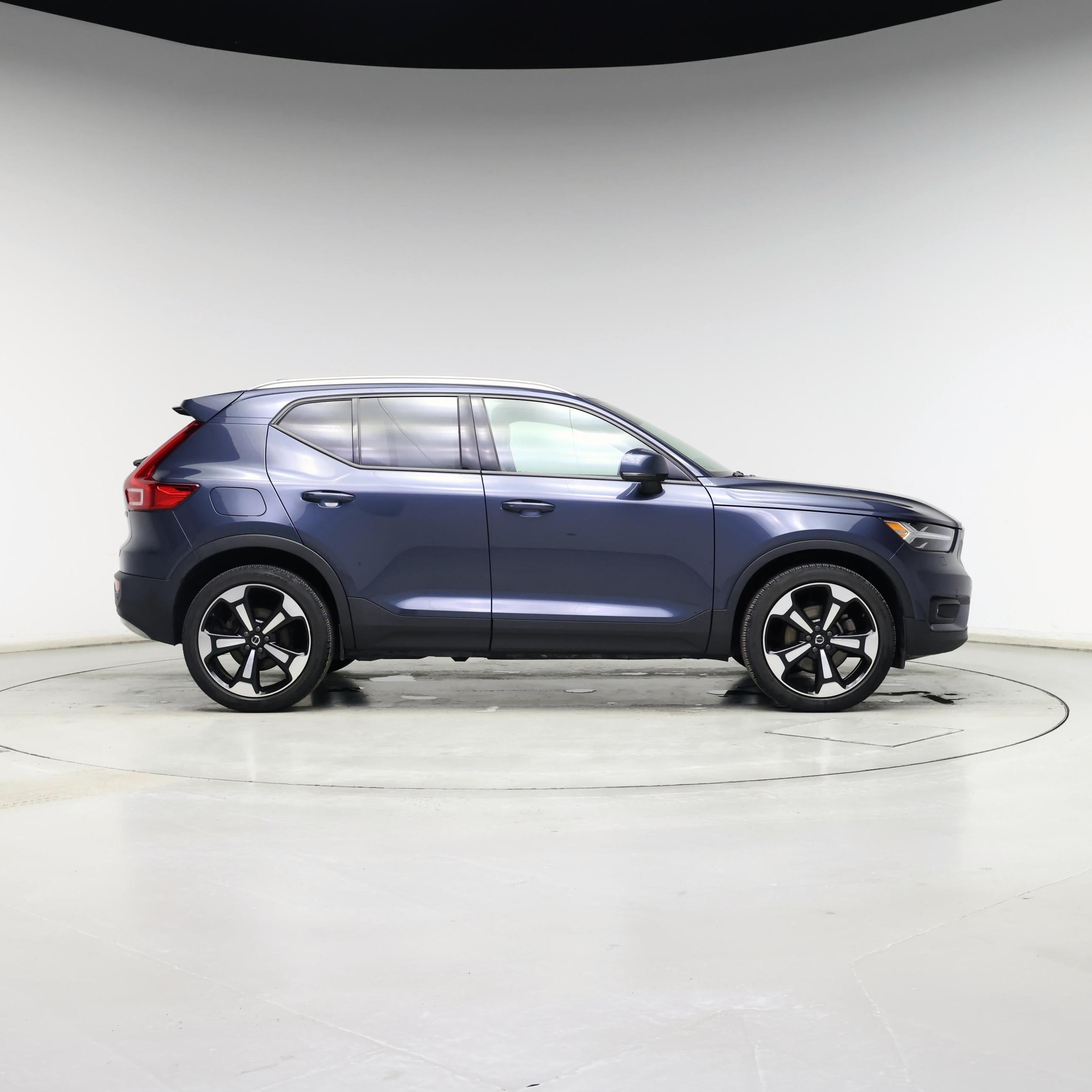 Thumbnail: 2022 Volvo XC40 - 7