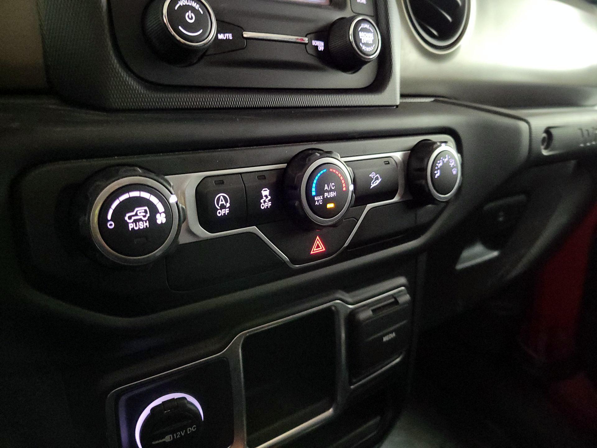 Thumbnail: 2018 Jeep Wrangler - 16