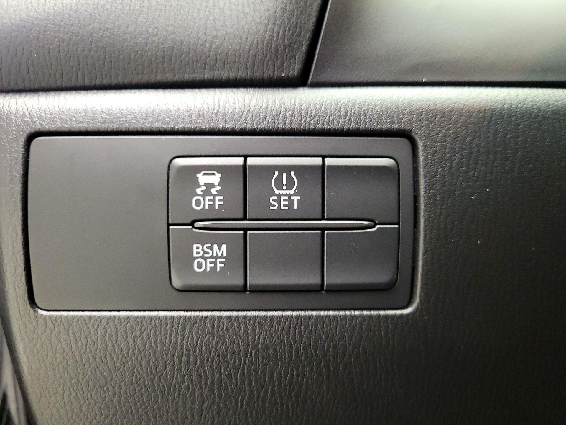 Thumbnail: 2016 Mazda Mazda3 - 13