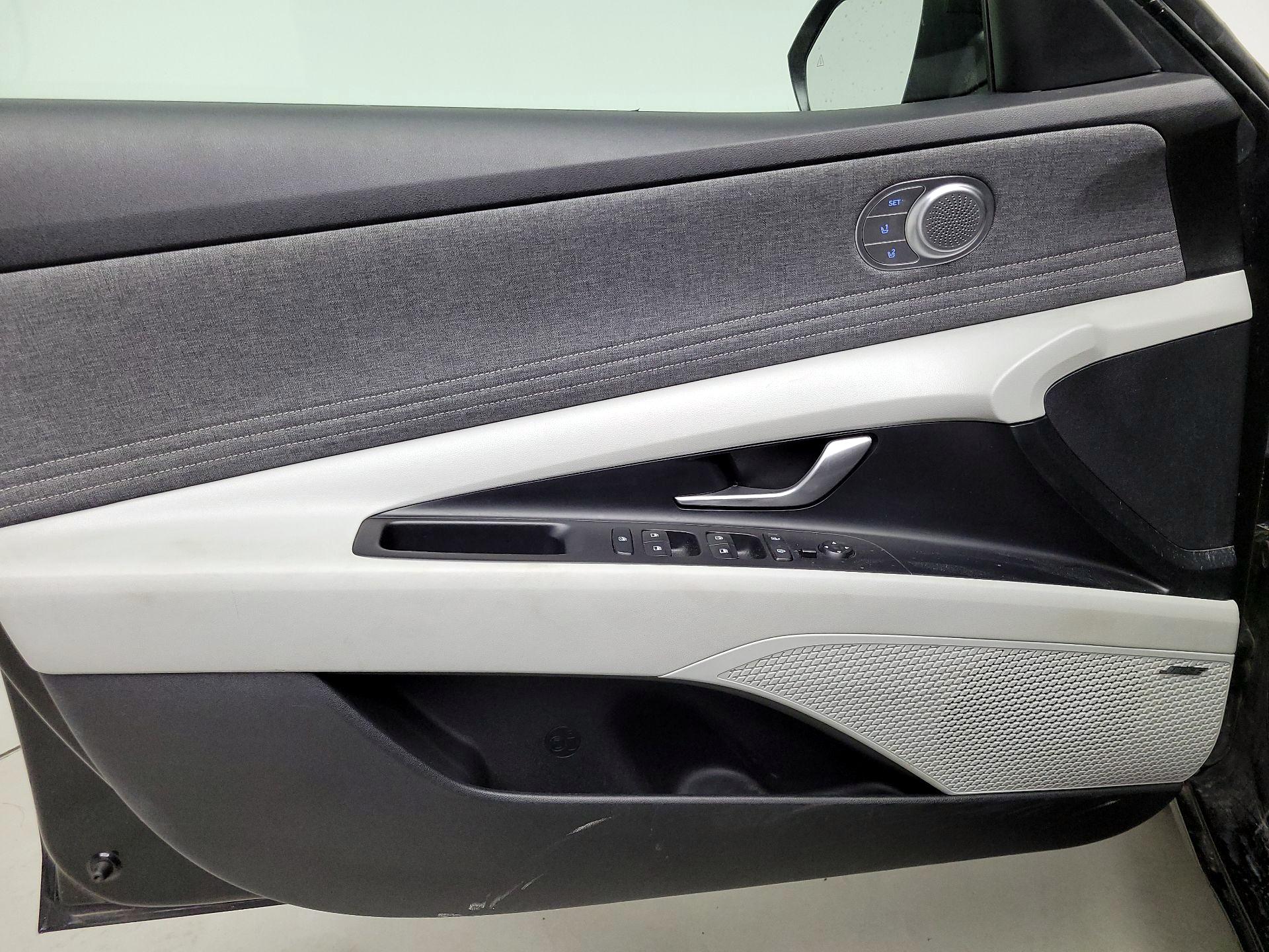 Thumbnail: 2021 Hyundai Elantra - 12