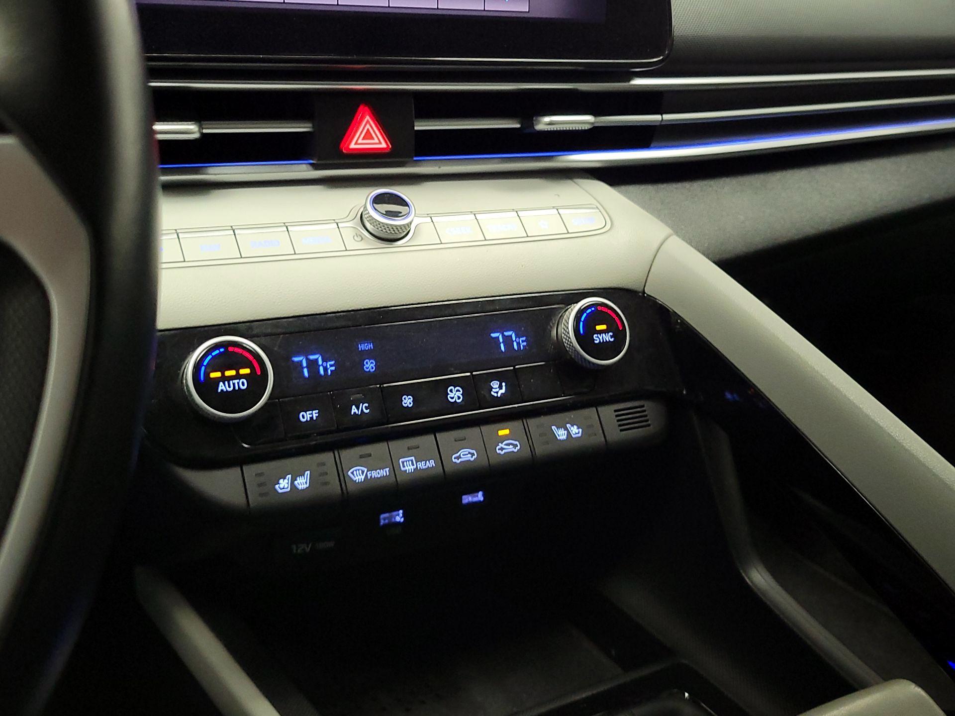 Thumbnail: 2021 Hyundai Elantra - 17