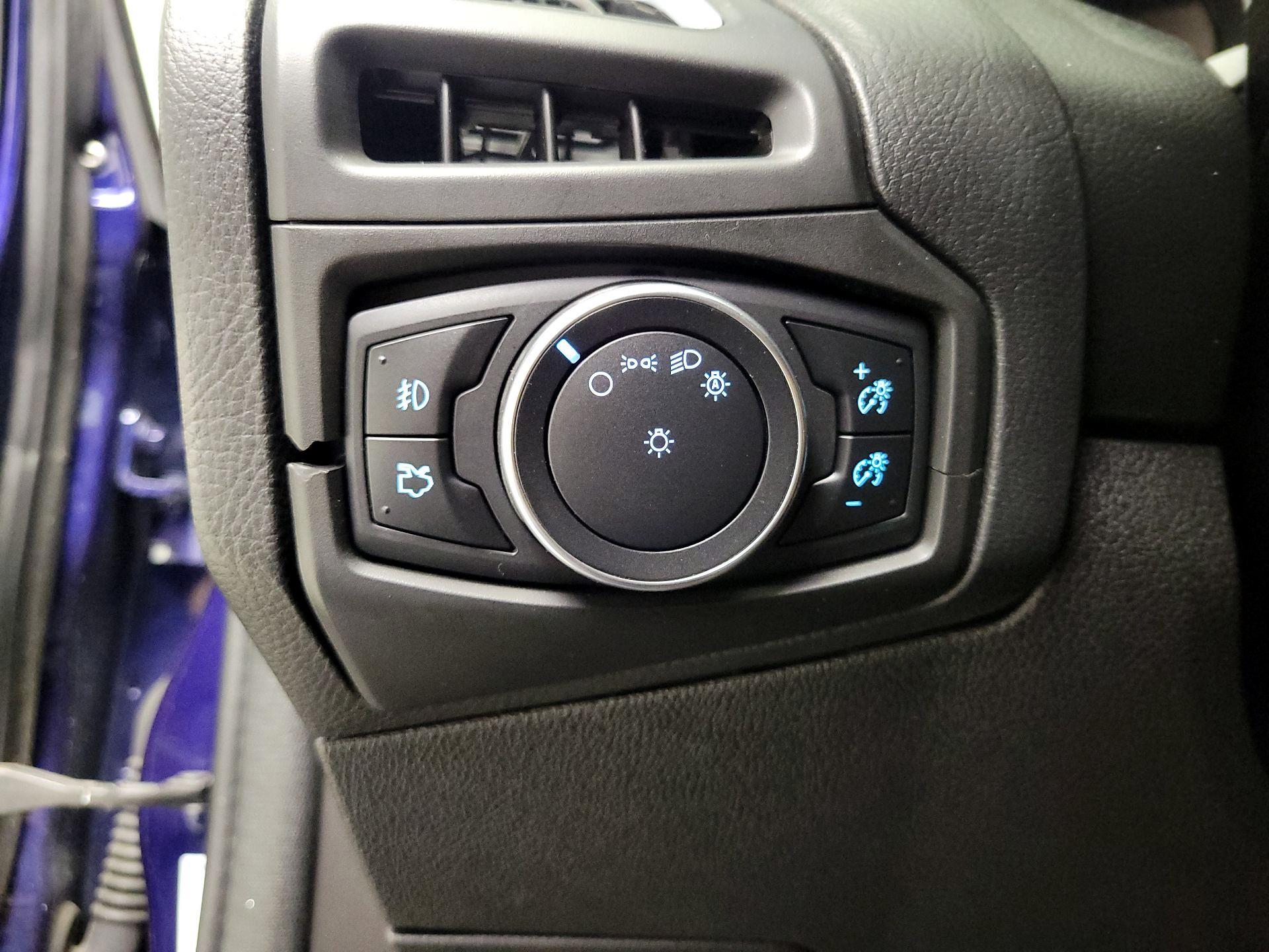 Thumbnail: 2016 Ford Focus - 13