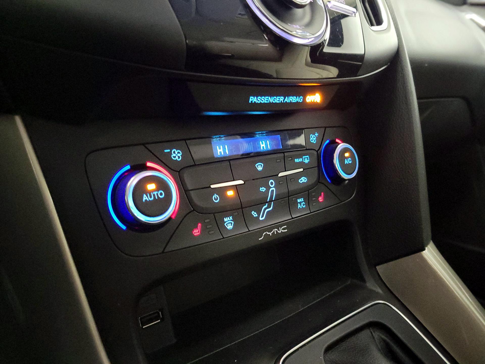 Thumbnail: 2016 Ford Focus - 17