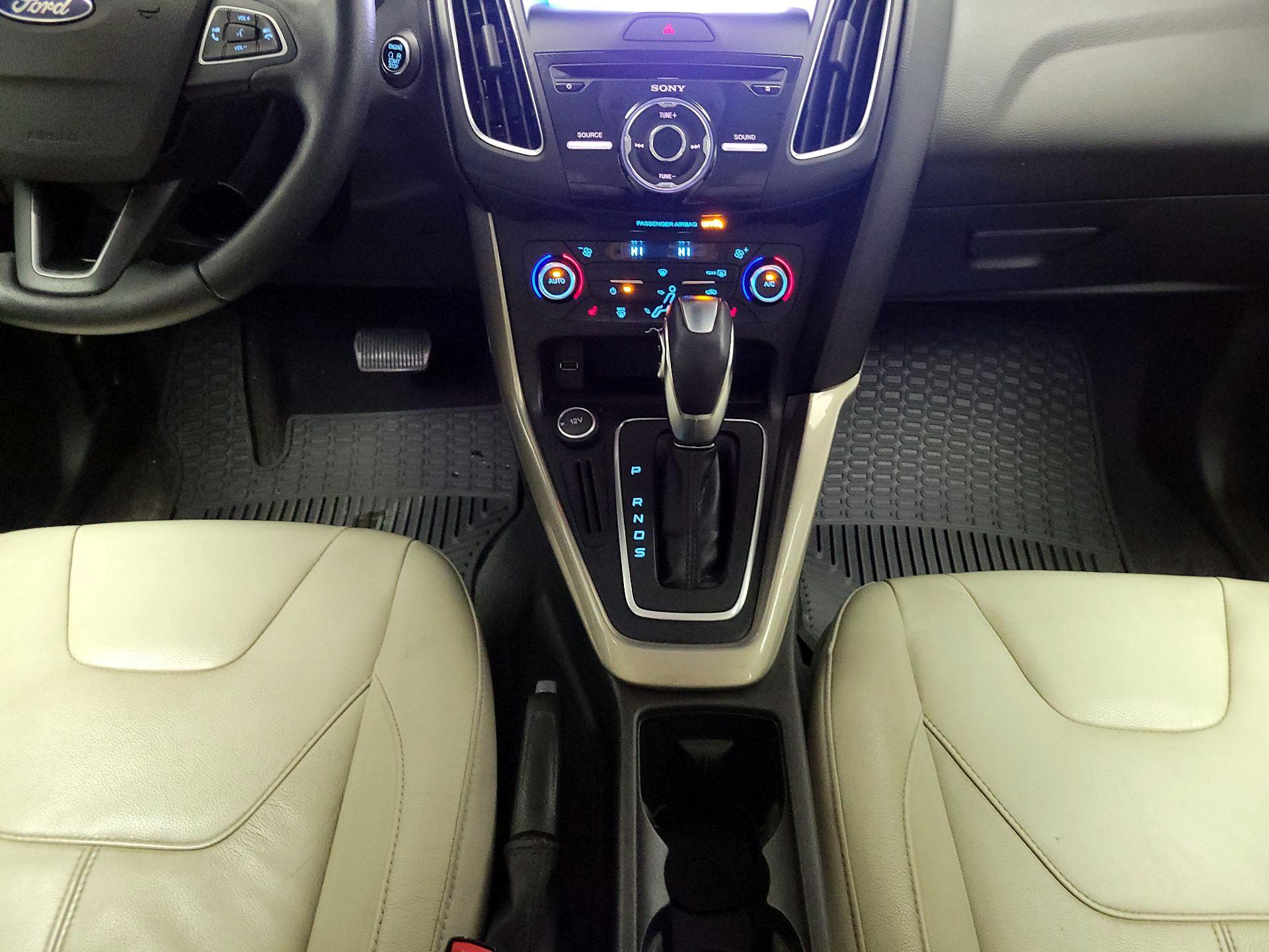 Thumbnail: 2016 Ford Focus - 18