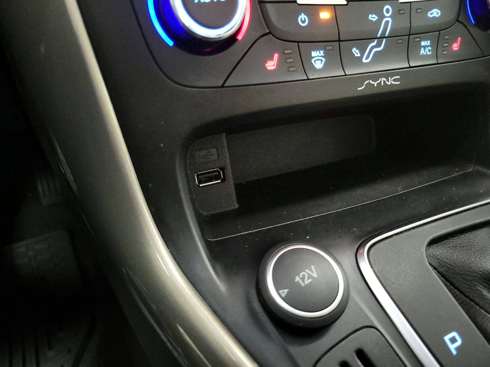 Thumbnail: 2016 Ford Focus - 19