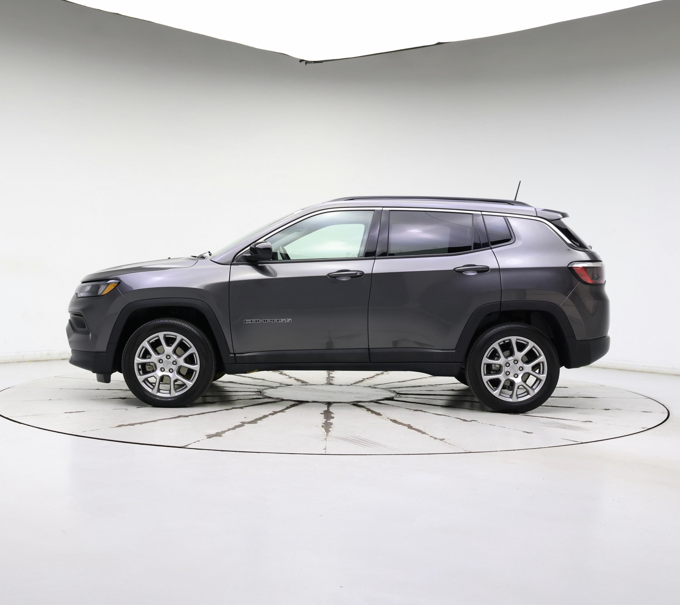 Thumbnail: 2022 Jeep Compass - 3