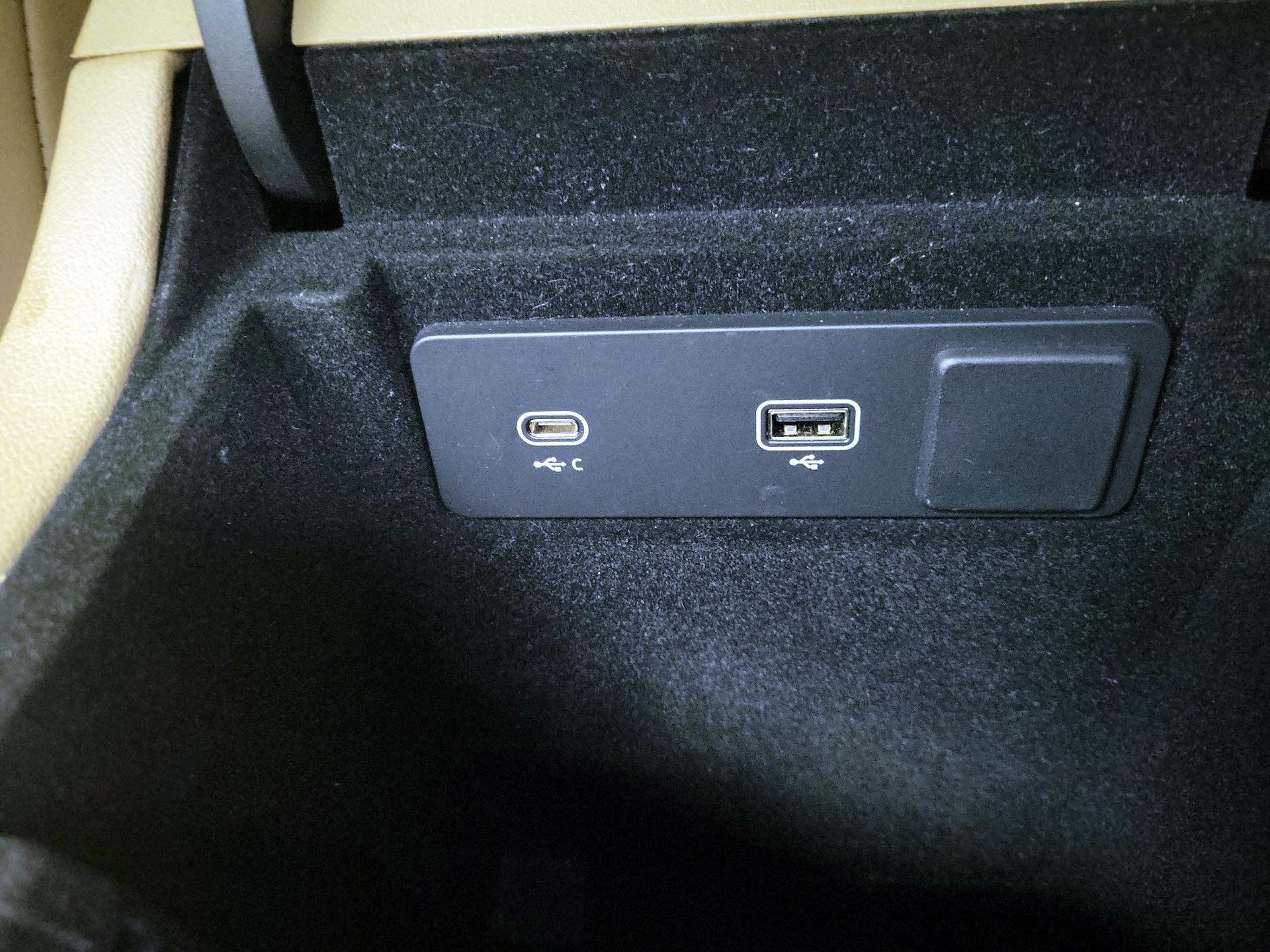 Thumbnail: 2023 Jaguar F-Pace - 19