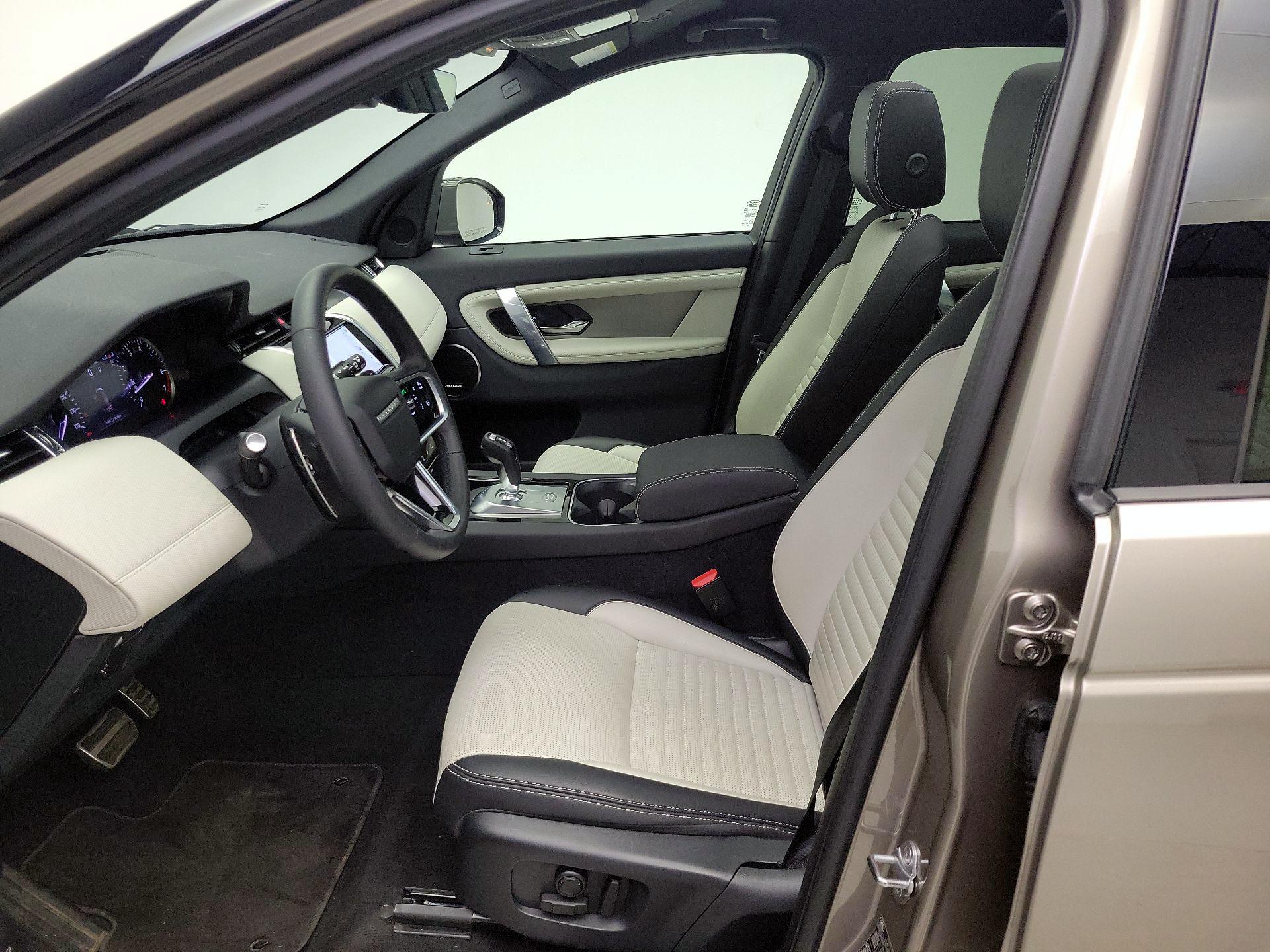 Thumbnail: 2023 Land Rover Discovery Sport - 11