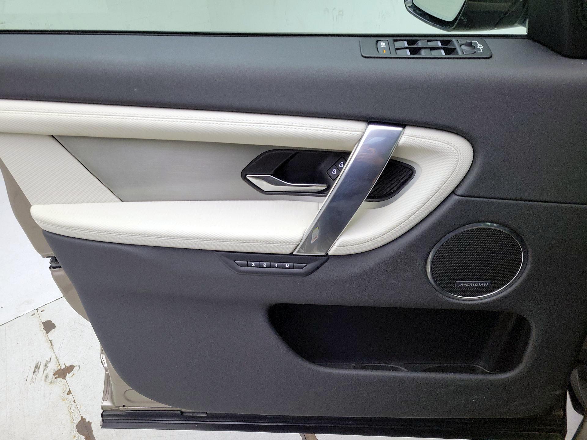 Thumbnail: 2023 Land Rover Discovery Sport - 12