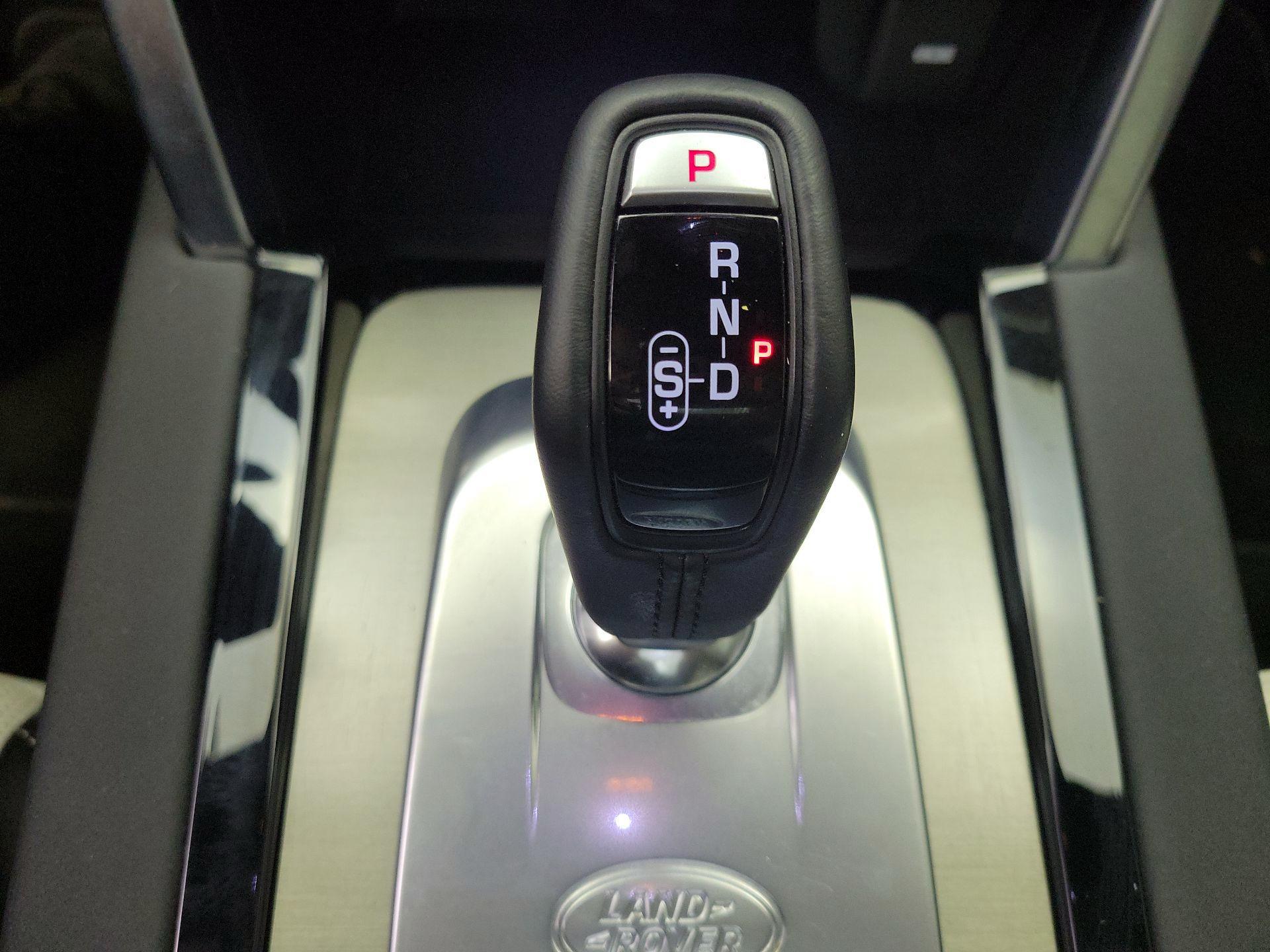 Thumbnail: 2023 Land Rover Discovery Sport - 18