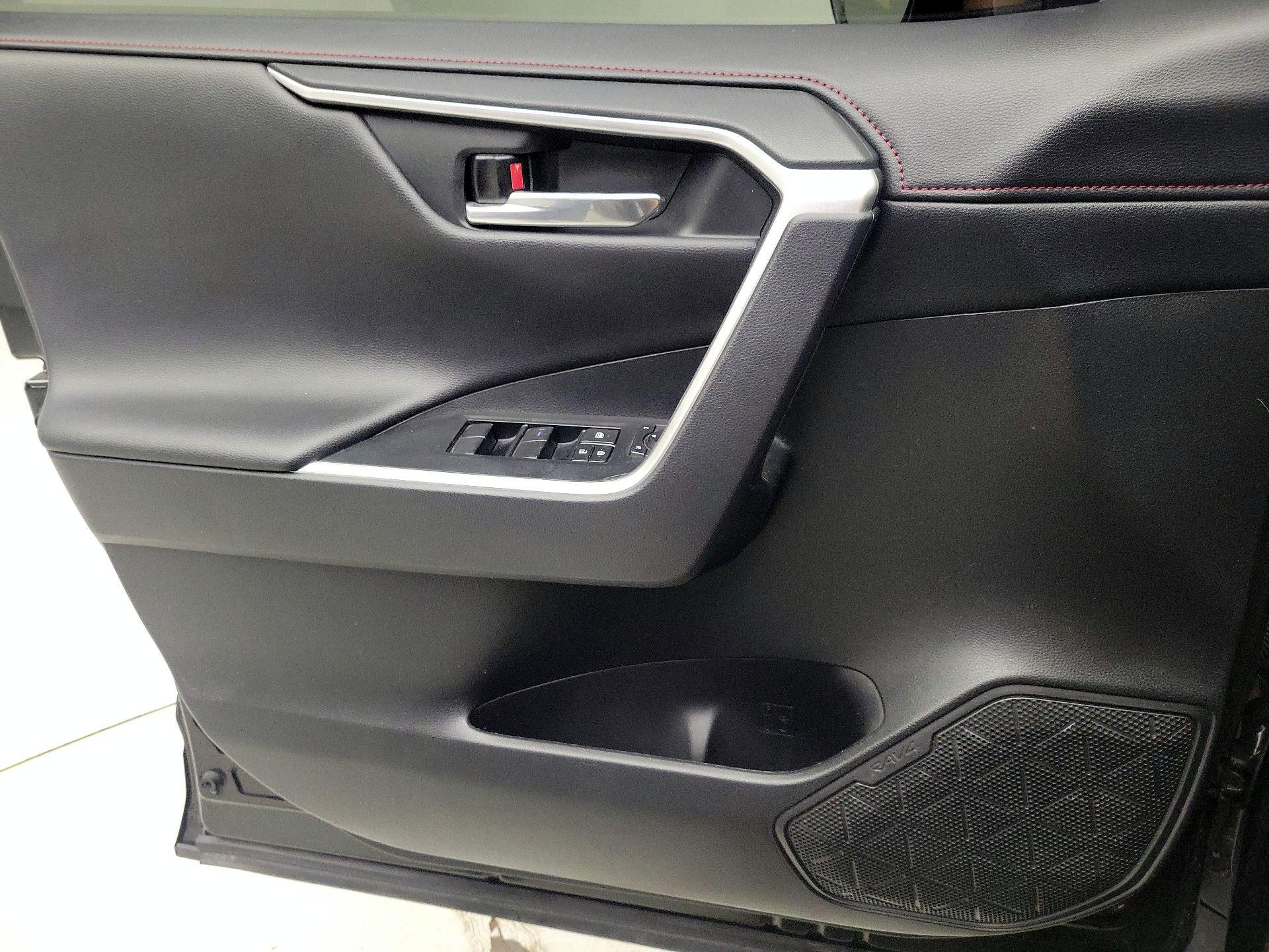 Thumbnail: 2020 Toyota RAV4 - 12