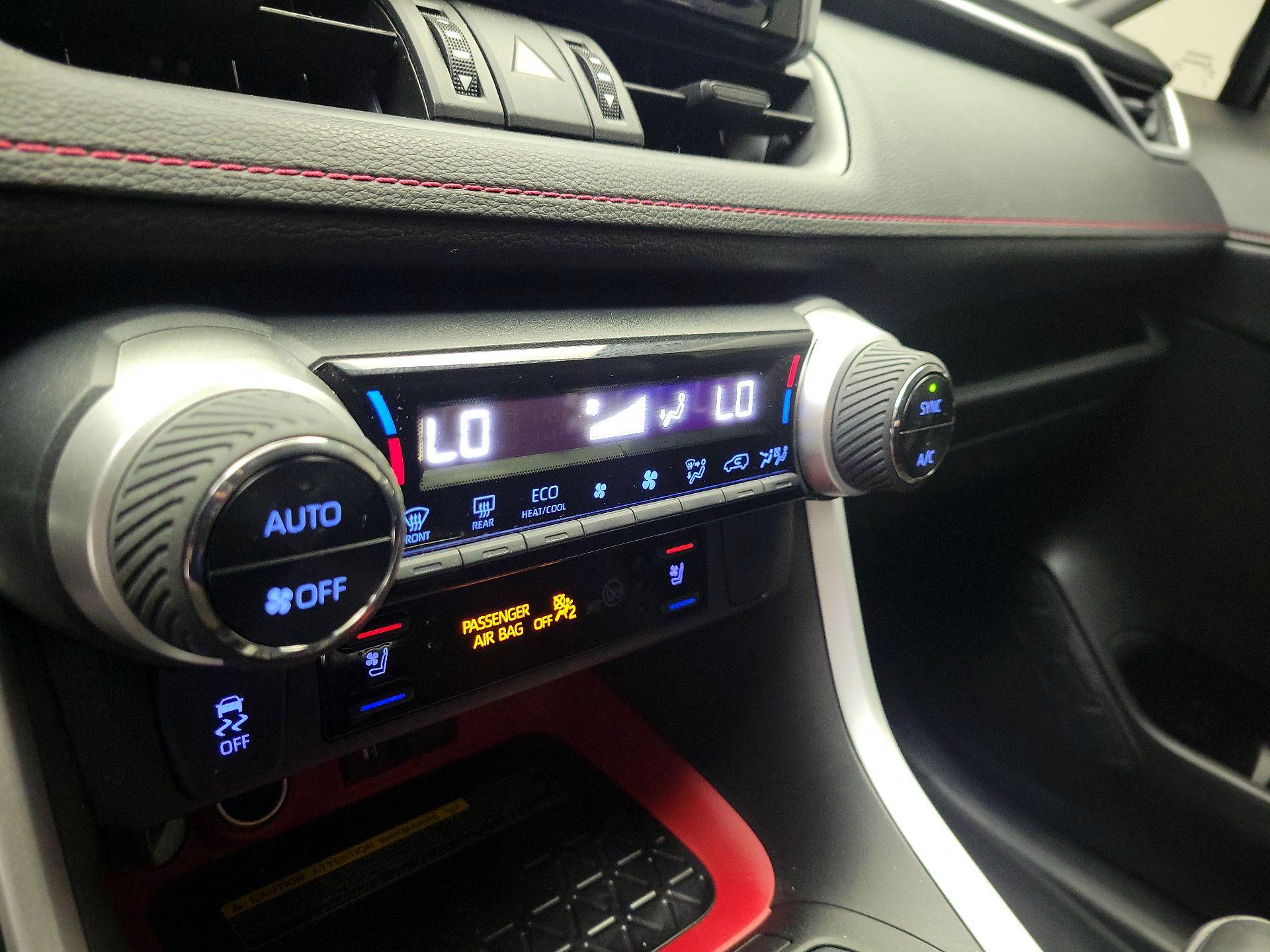 Thumbnail: 2020 Toyota RAV4 - 17