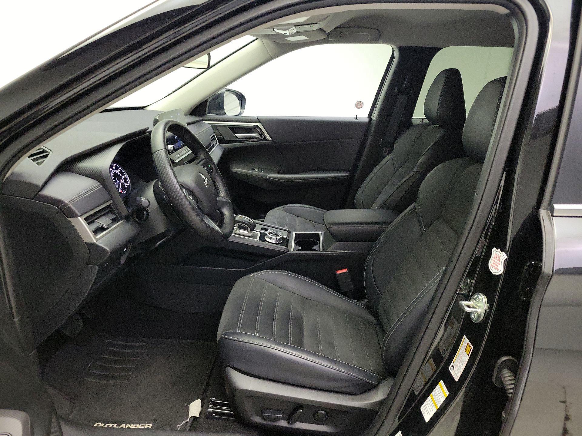 Thumbnail: 2024 Mitsubishi Outlander - 11