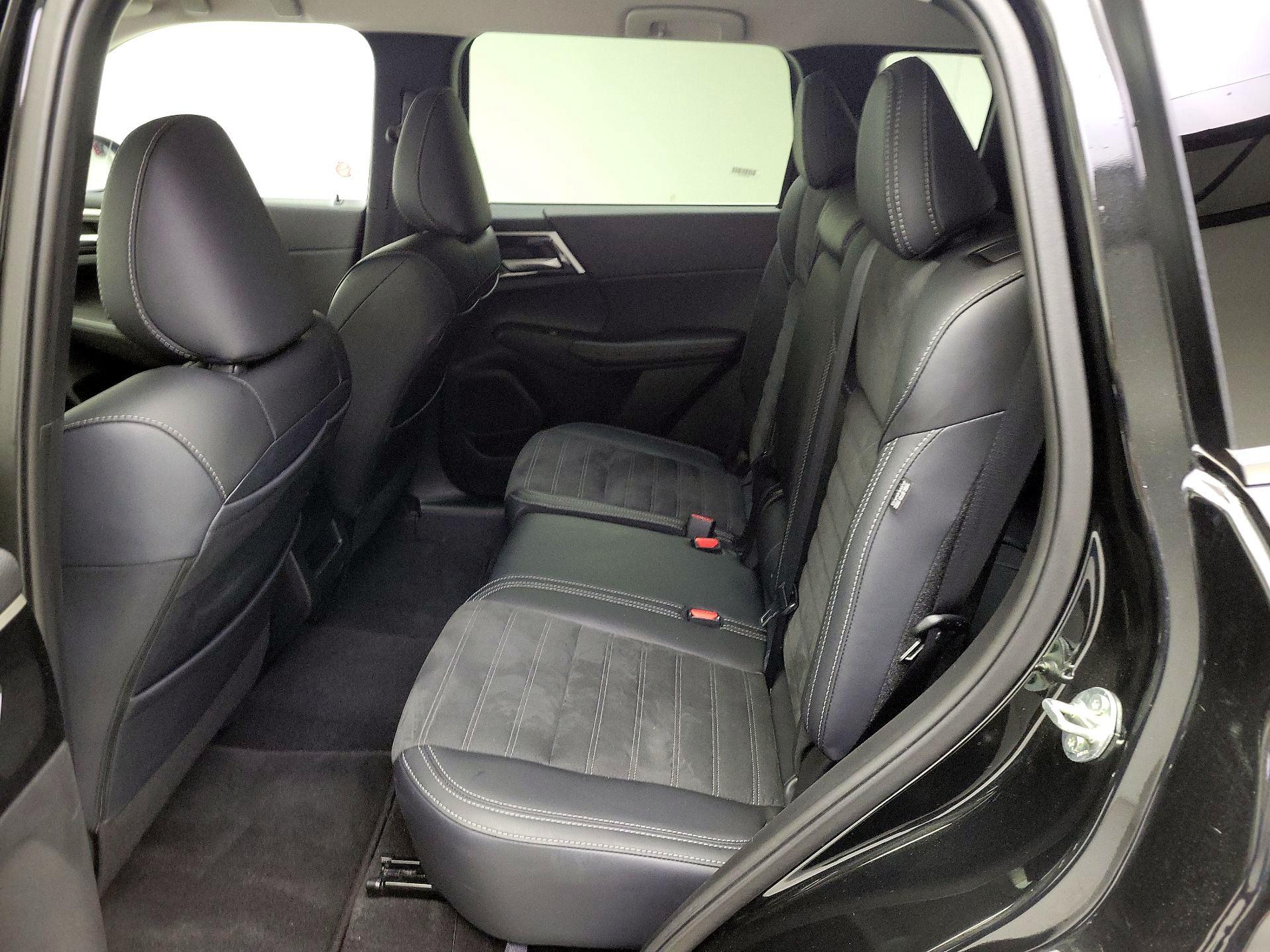 Thumbnail: 2024 Mitsubishi Outlander - 20