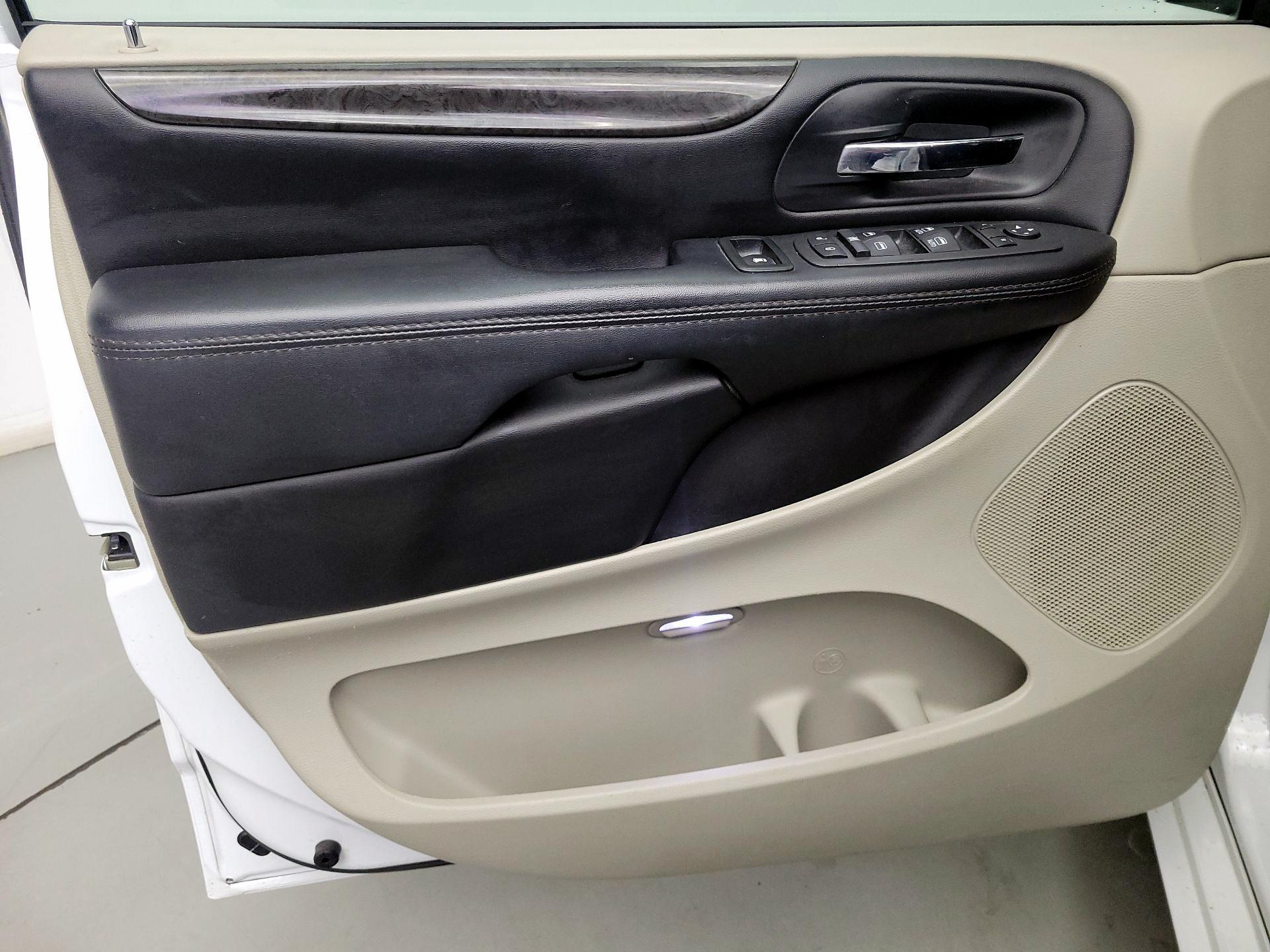 Thumbnail: 2019 Dodge Grand Caravan - 12