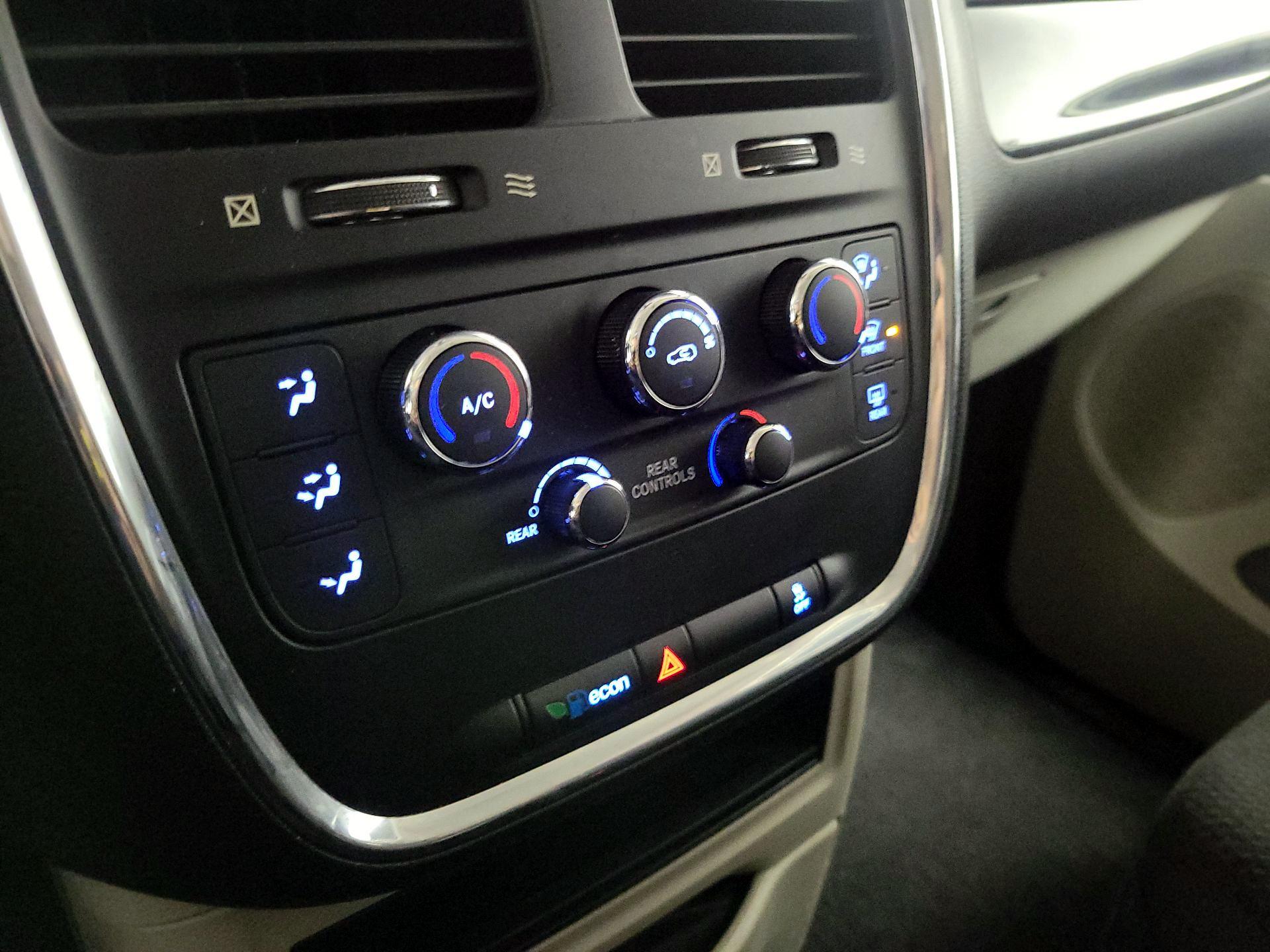 Thumbnail: 2019 Dodge Grand Caravan - 16