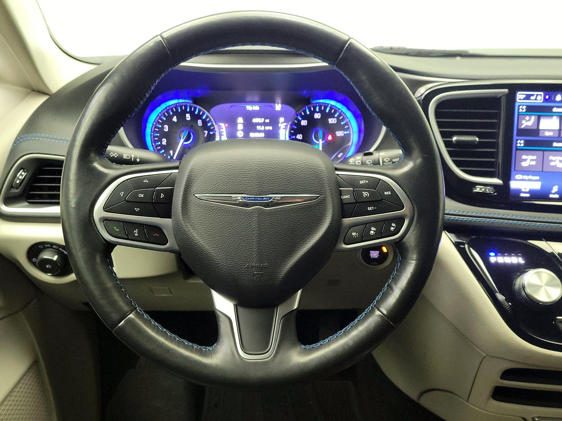 Thumbnail: 2021 Chrysler Pacifica - 10