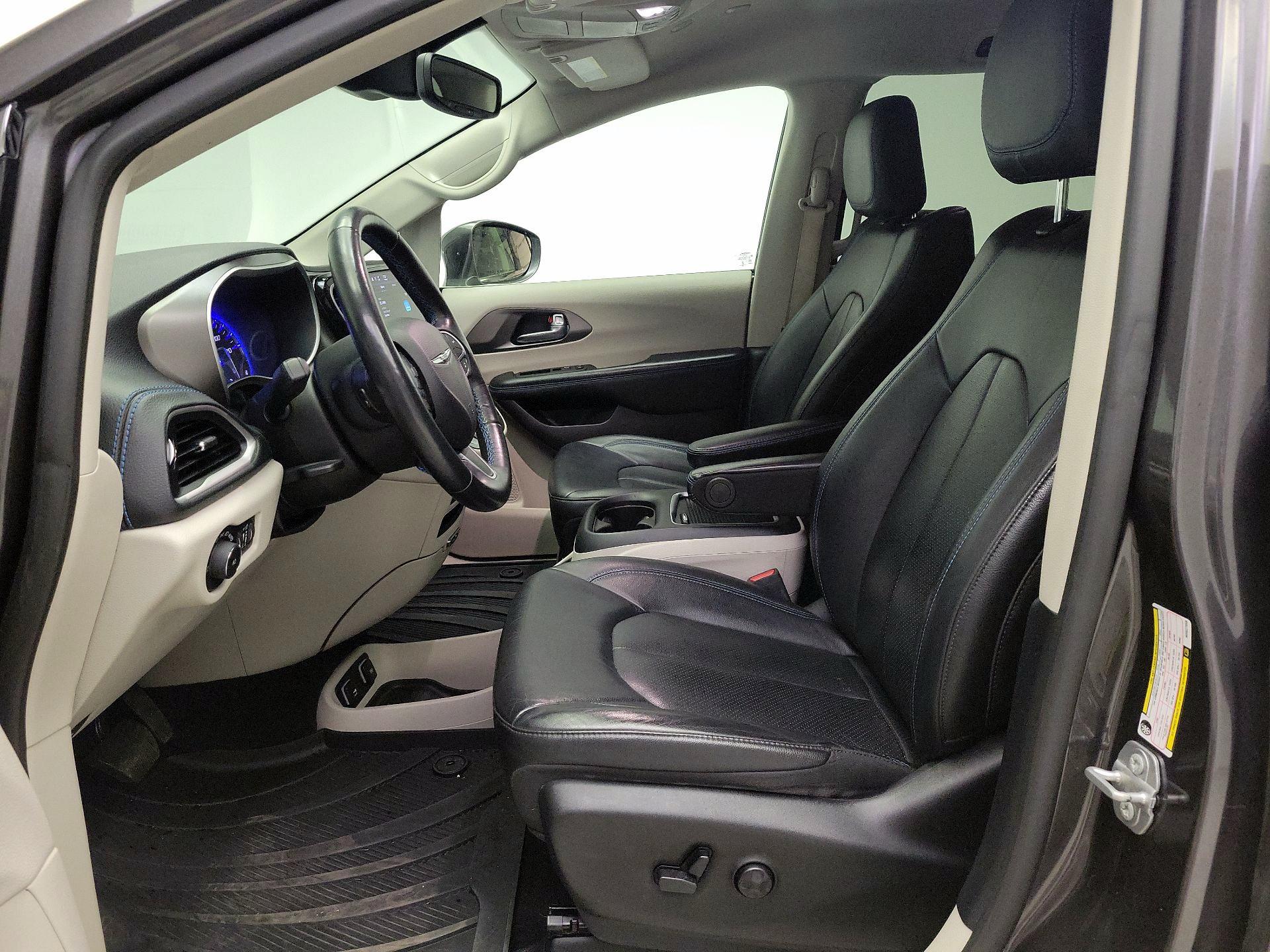 Thumbnail: 2021 Chrysler Pacifica - 11