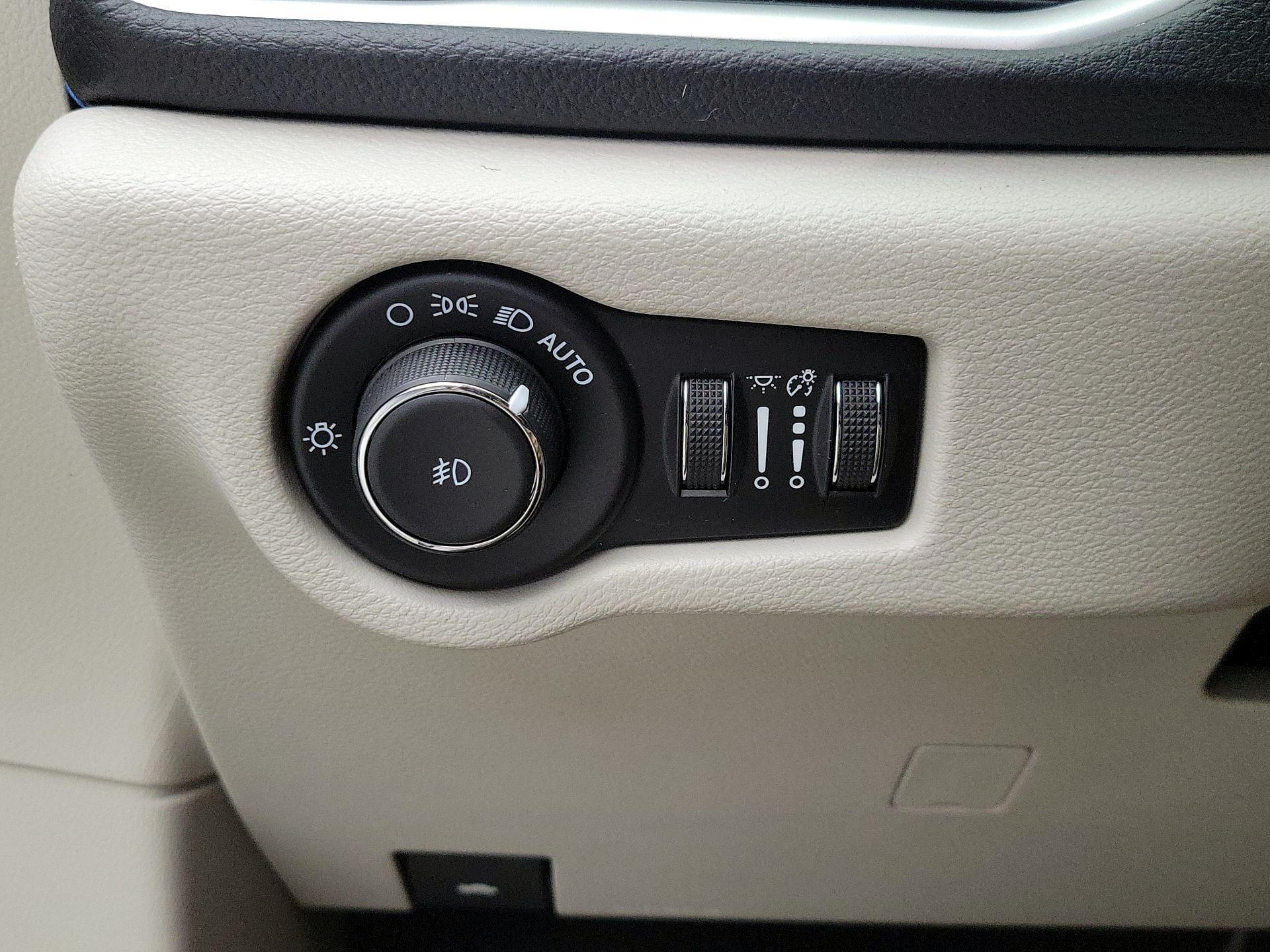 Thumbnail: 2021 Chrysler Pacifica - 13