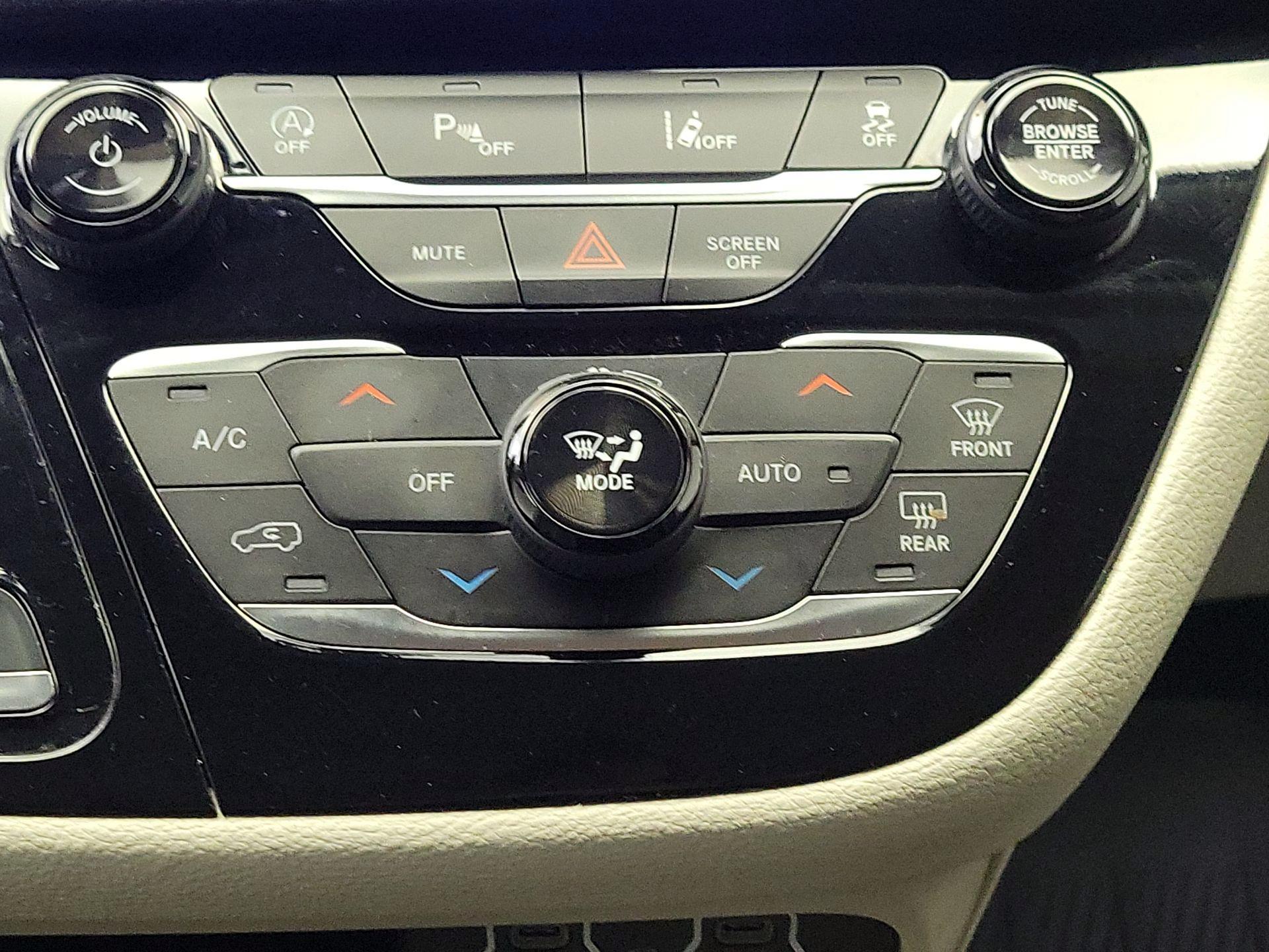 Thumbnail: 2021 Chrysler Pacifica - 16