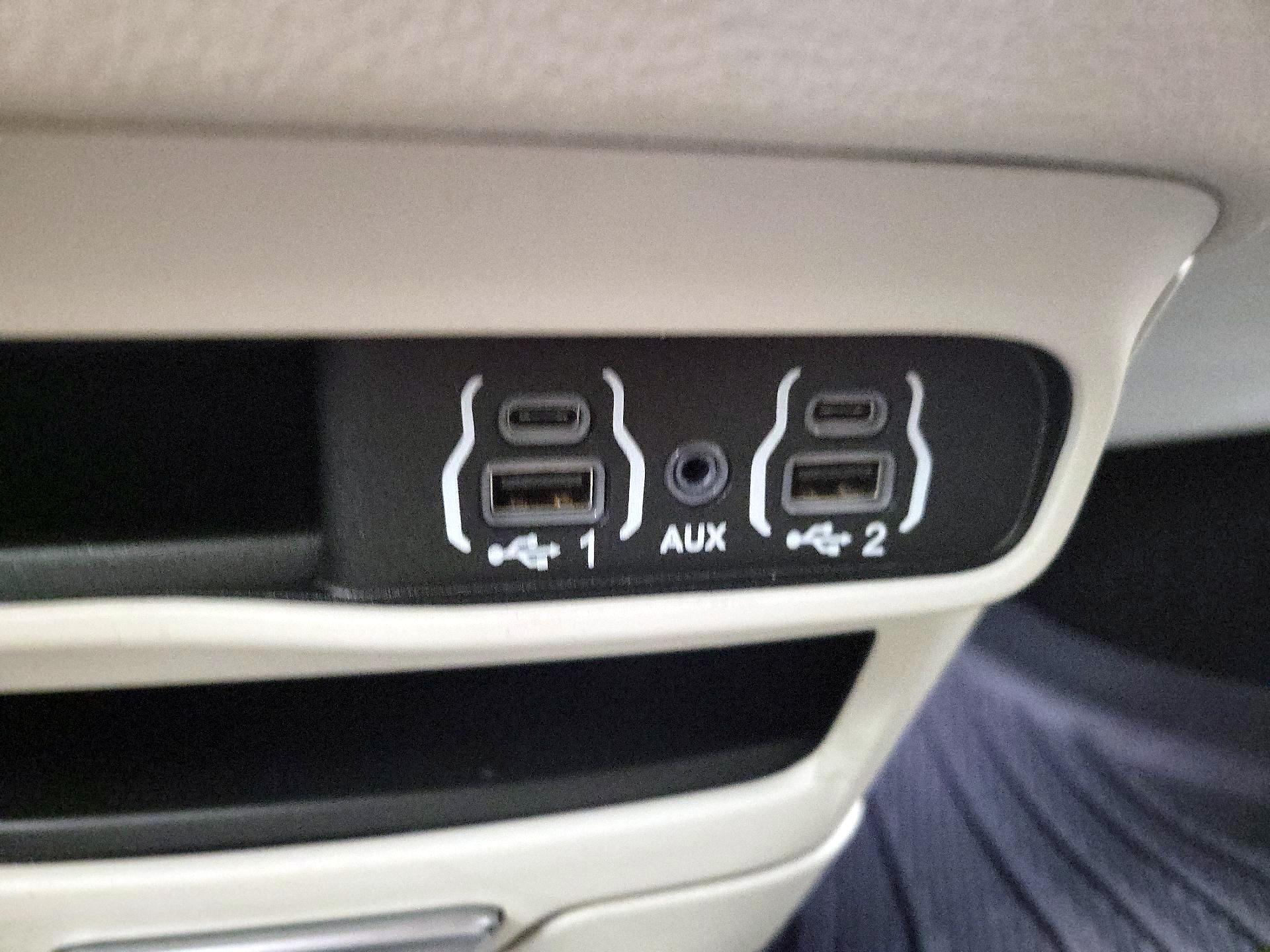 Thumbnail: 2021 Chrysler Pacifica - 18