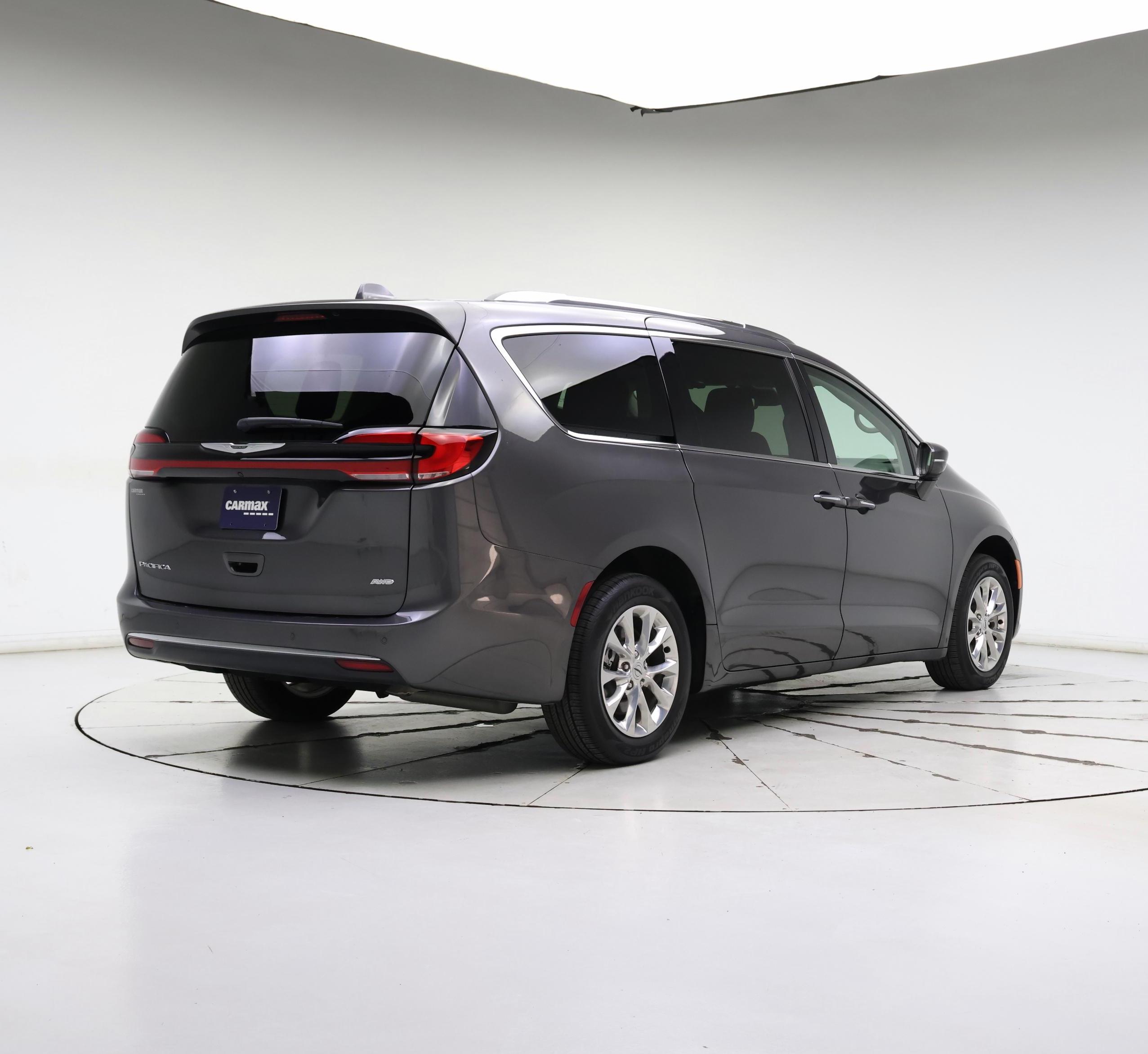 Thumbnail: 2021 Chrysler Pacifica - 8