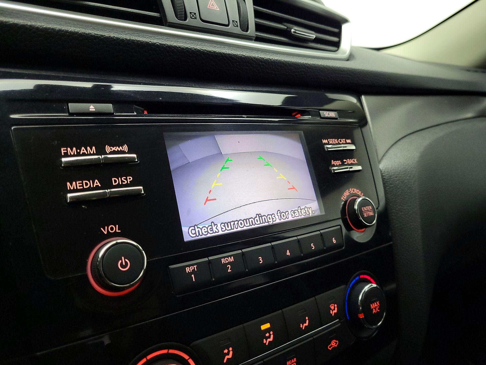 Thumbnail: 2016 Nissan Rogue - 14