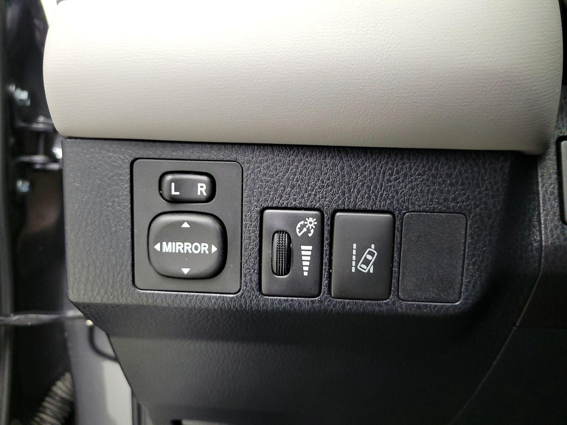 Thumbnail: 2017 Toyota RAV4 - 13