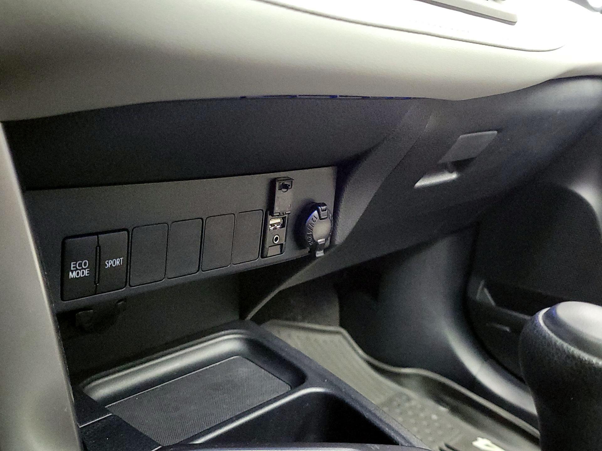 Thumbnail: 2017 Toyota RAV4 - 18