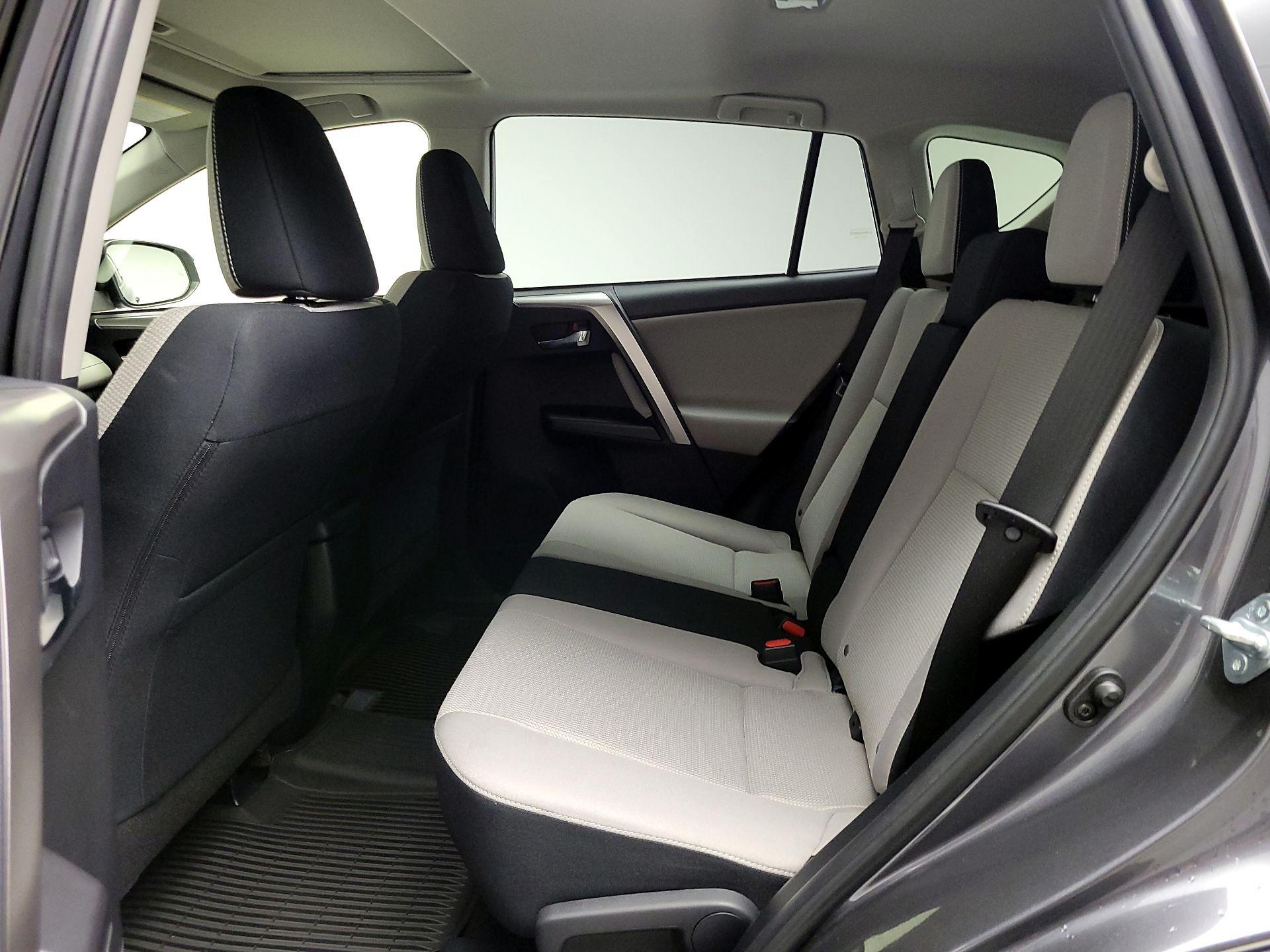 Thumbnail: 2017 Toyota RAV4 - 20