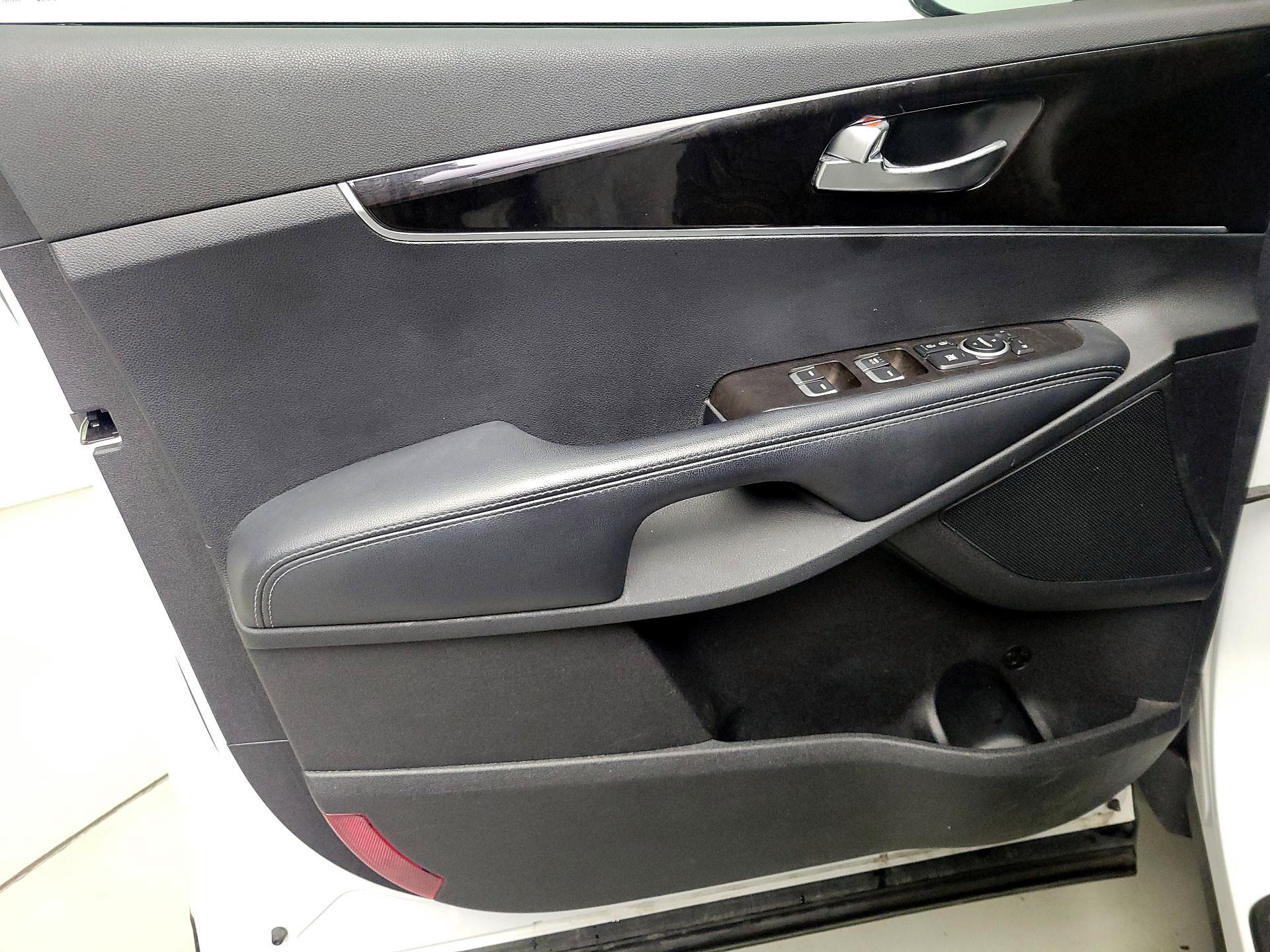 Thumbnail: 2017 Kia Sorento - 12