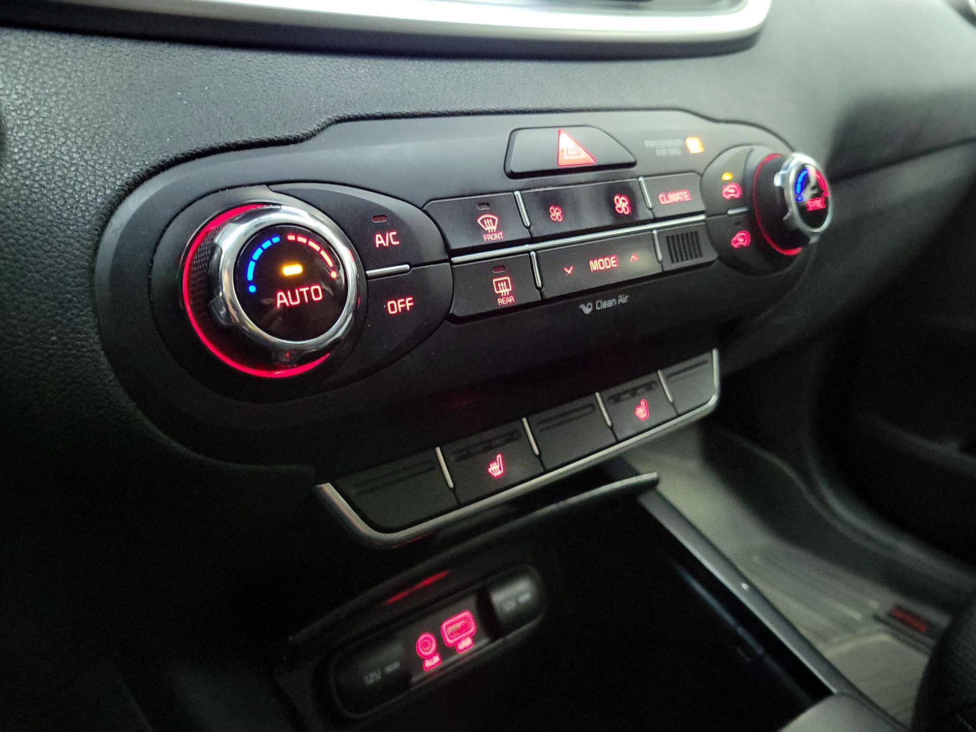 Thumbnail: 2017 Kia Sorento - 16