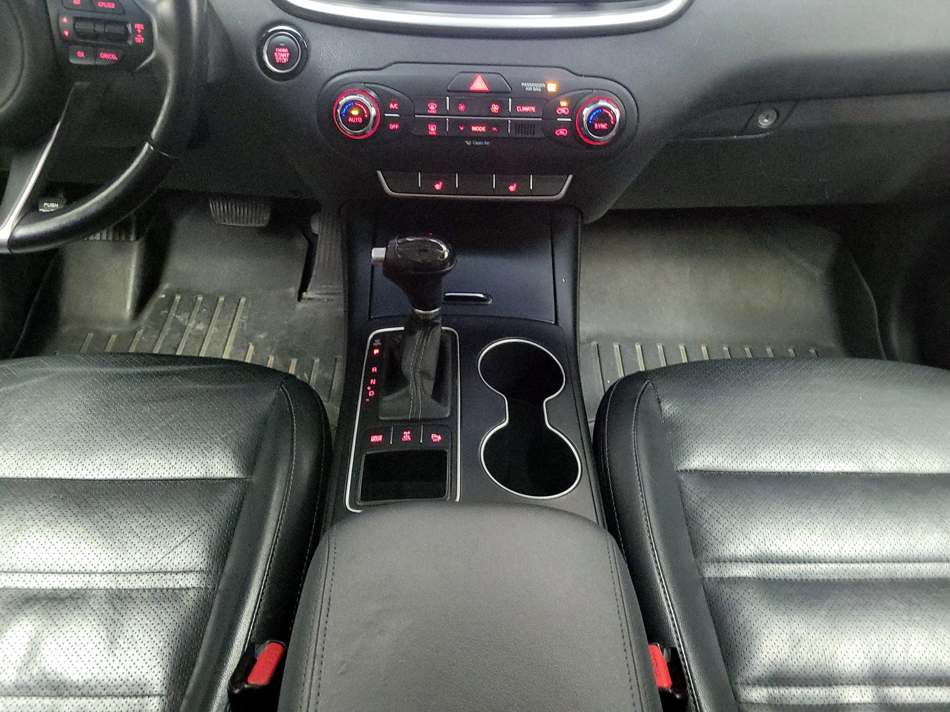 Thumbnail: 2017 Kia Sorento - 17